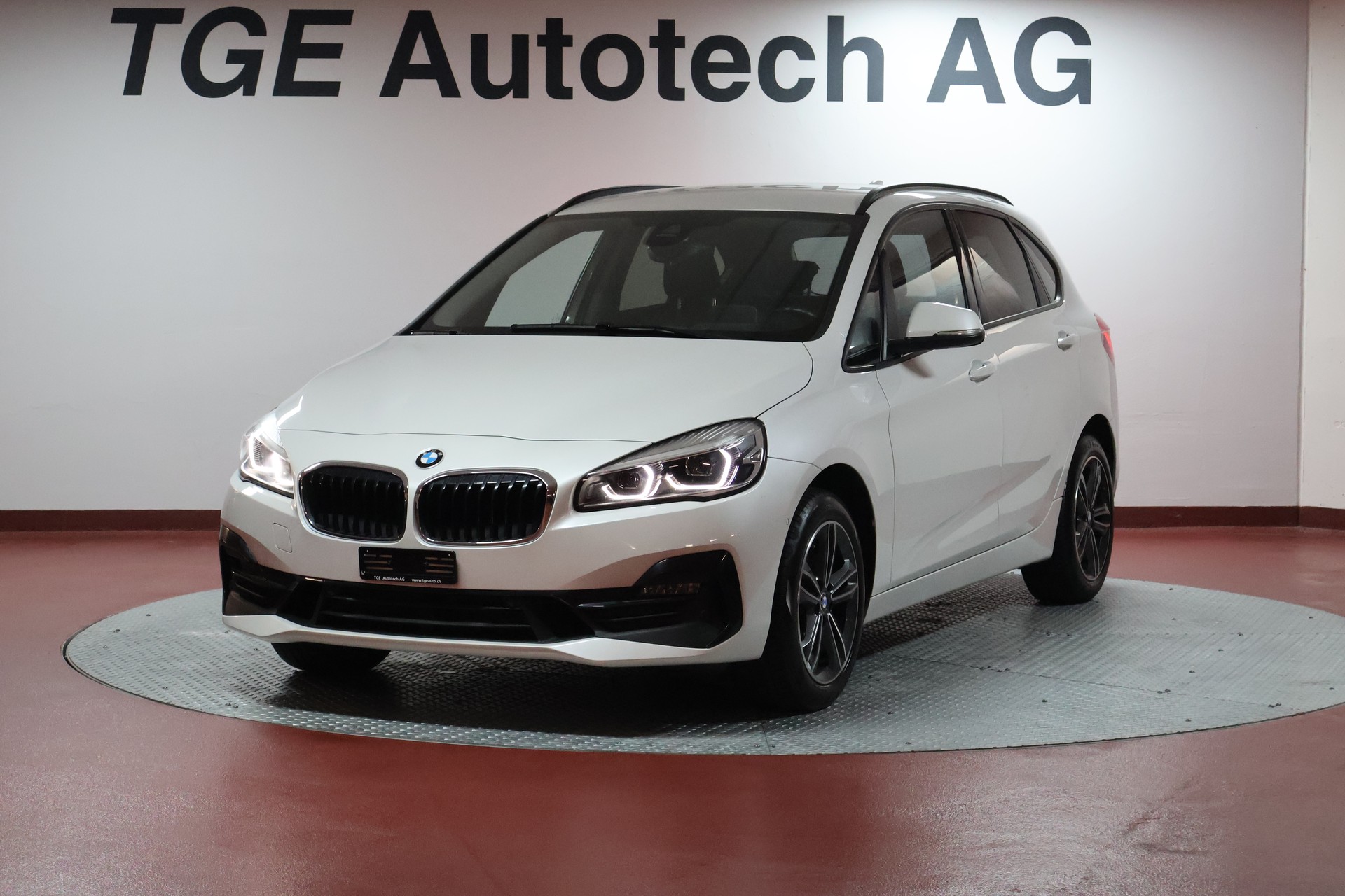 BMW 218d xDrive Active Tourer Steptronic Sport Line-image-0