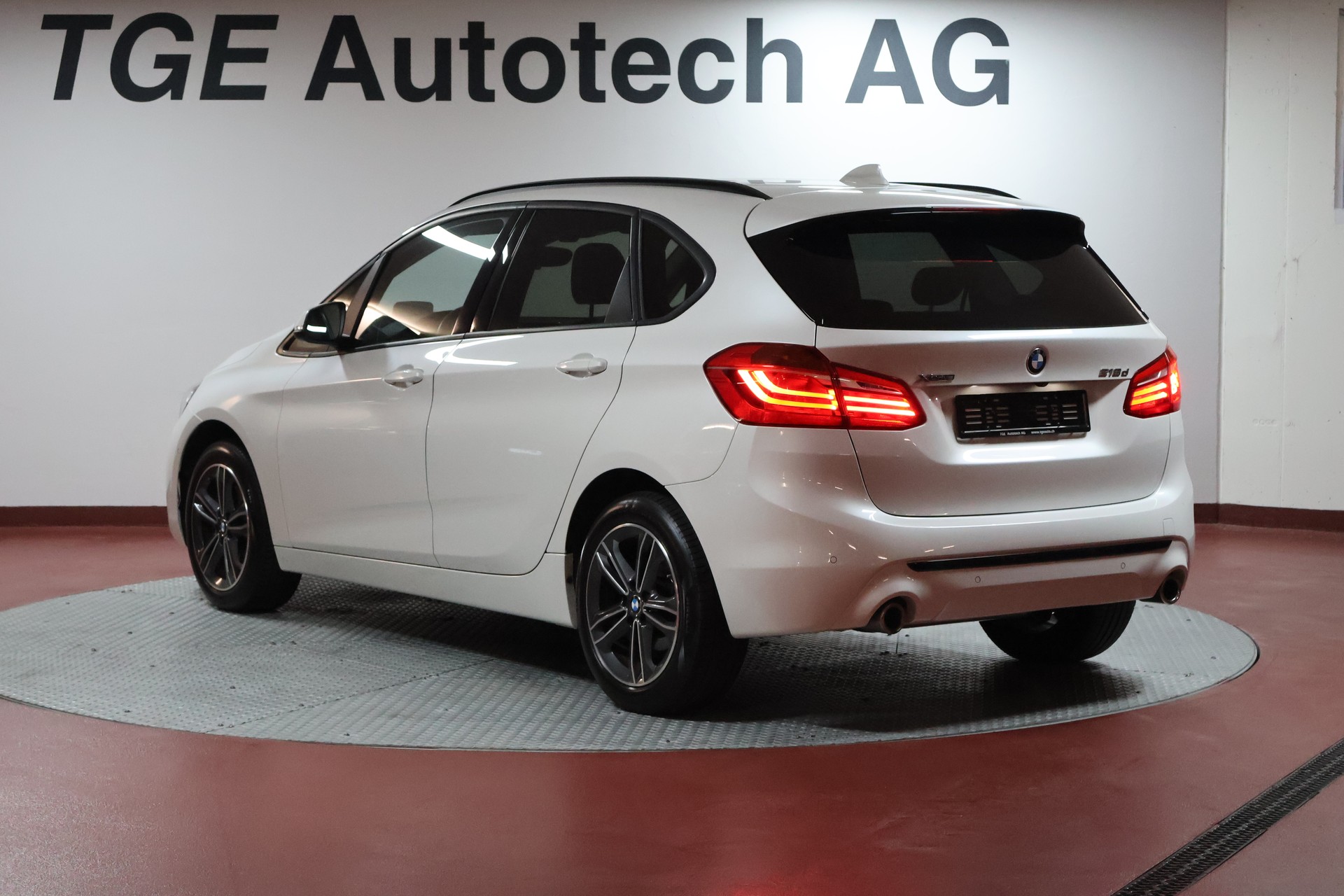 BMW 218d xDrive Active Tourer Steptronic Sport Line-image-18