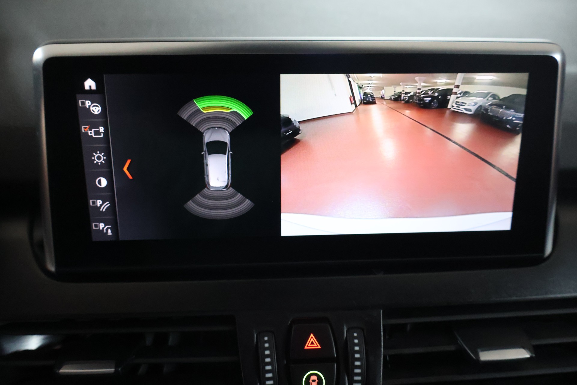 BMW 218d xDrive Active Tourer Steptronic Sport Line-image-11
