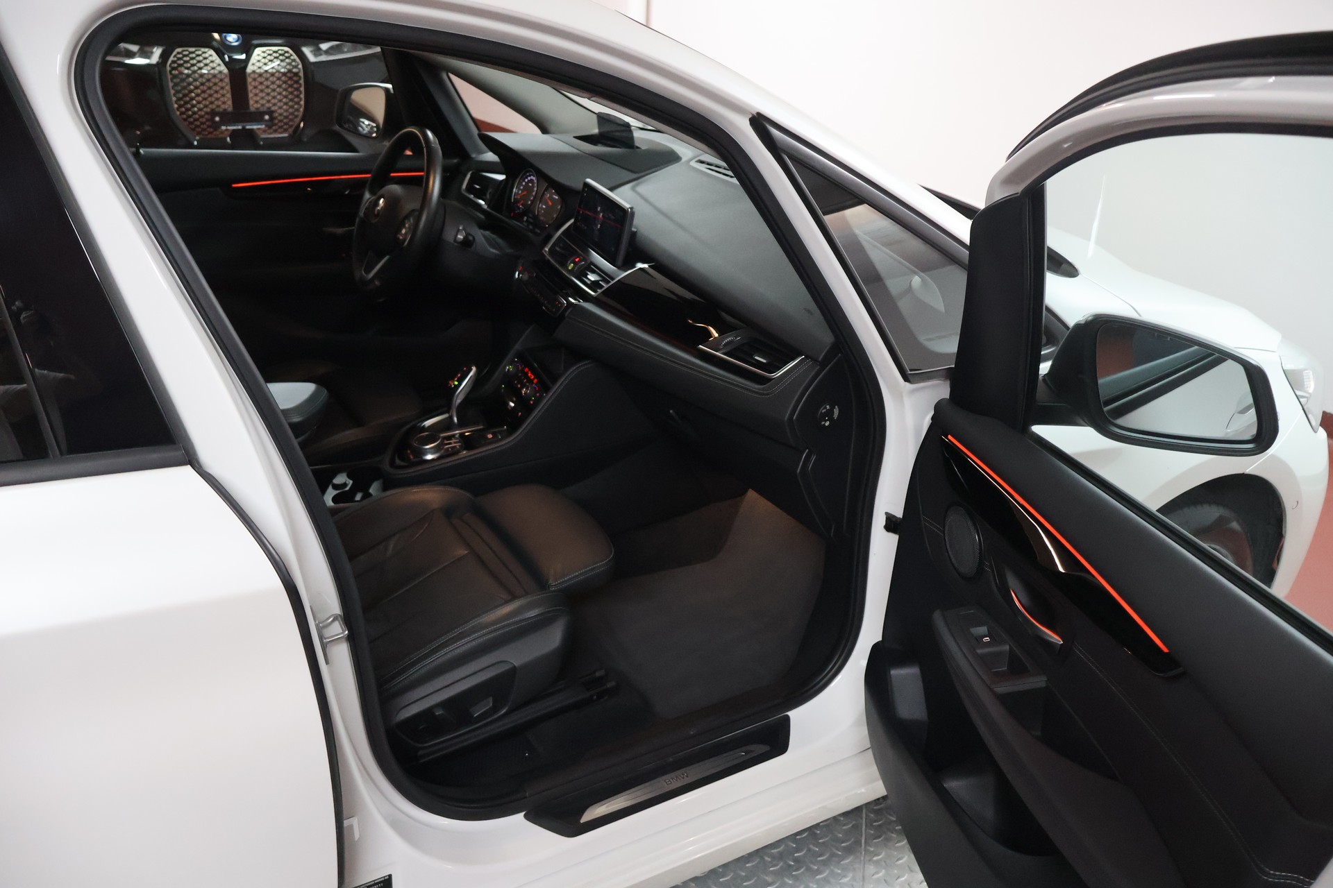 BMW 218d xDrive Active Tourer Steptronic Sport Line-image-14