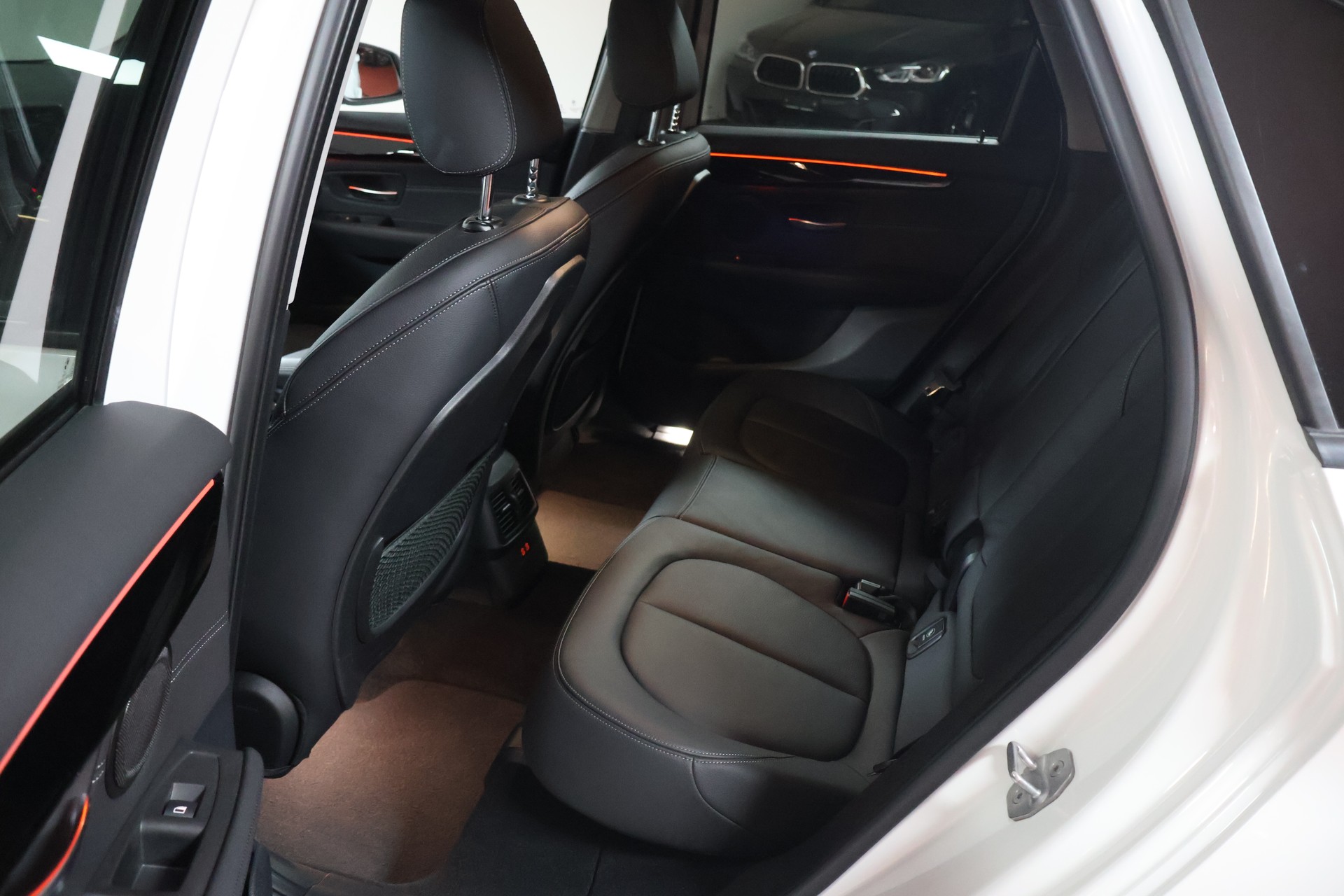 BMW 218d xDrive Active Tourer Steptronic Sport Line-image-17