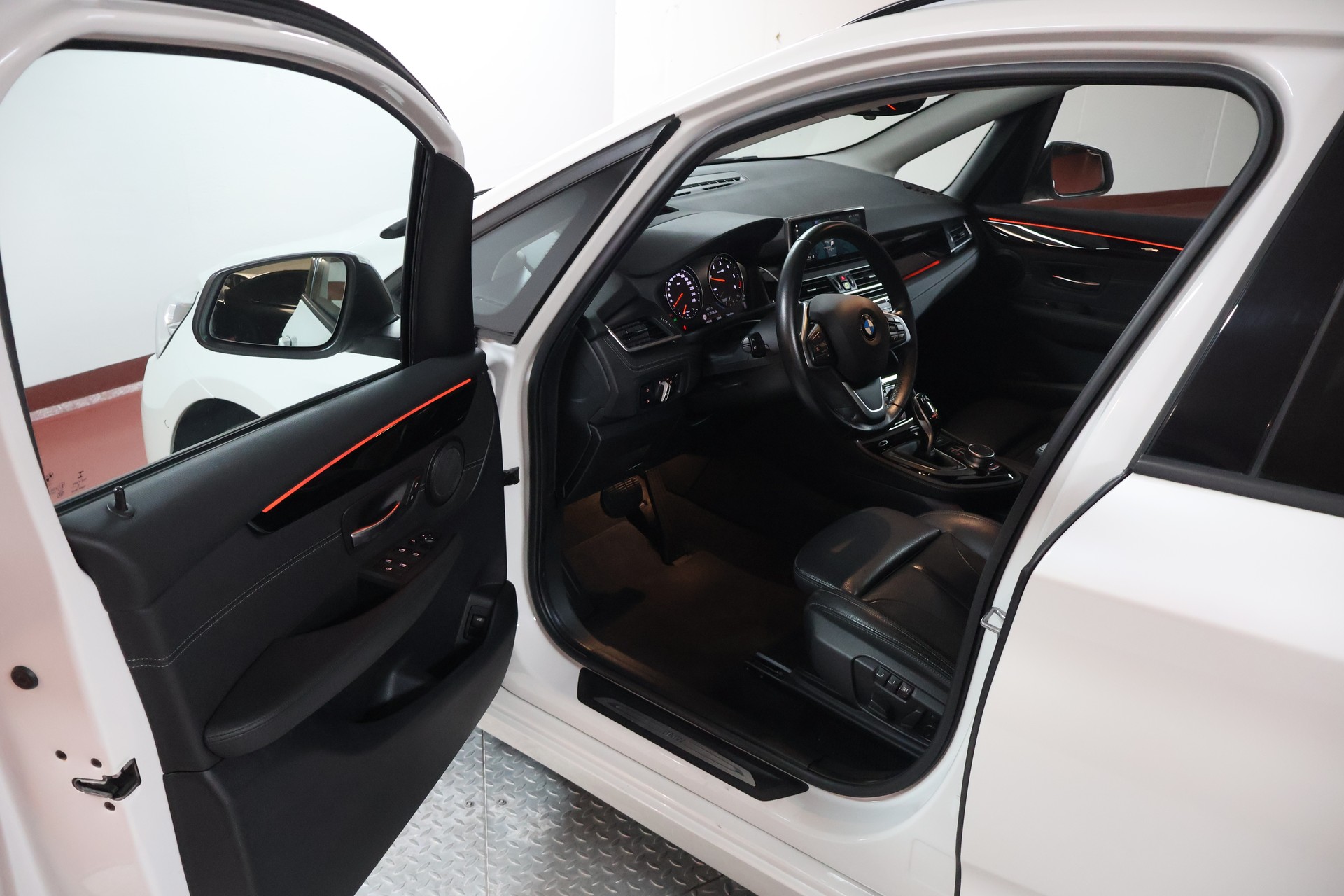 BMW 218d xDrive Active Tourer Steptronic Sport Line-image-5