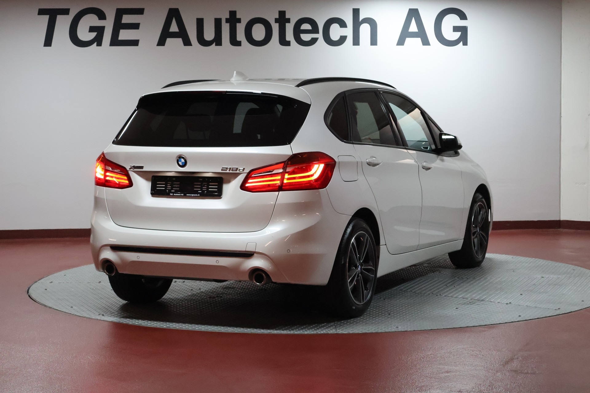 BMW 218d xDrive Active Tourer Steptronic Sport Line-image-19