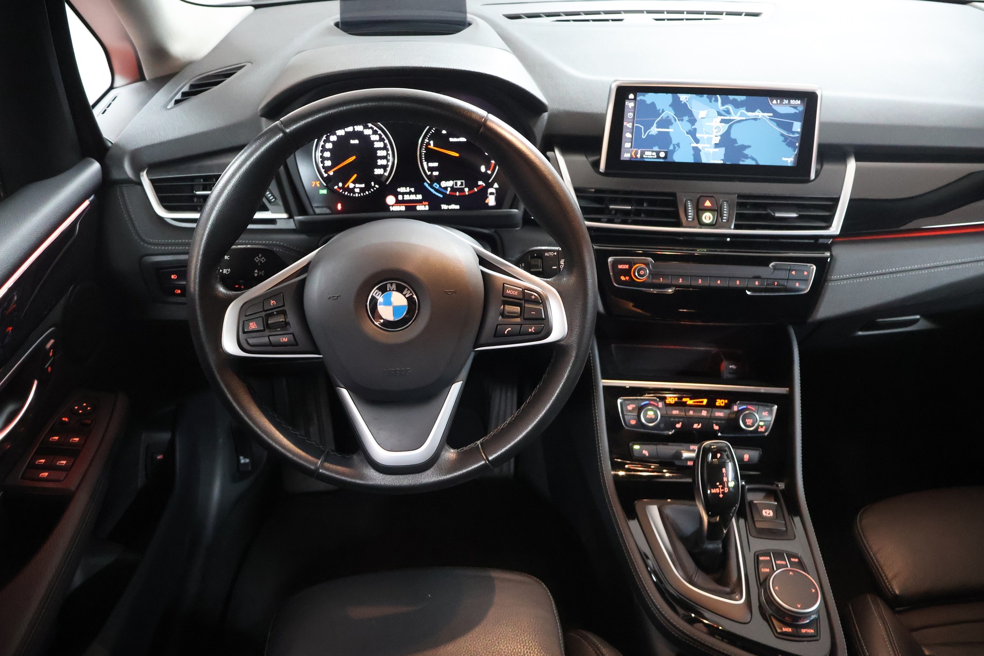BMW 218d xDrive Active Tourer Steptronic Sport Line-image-8