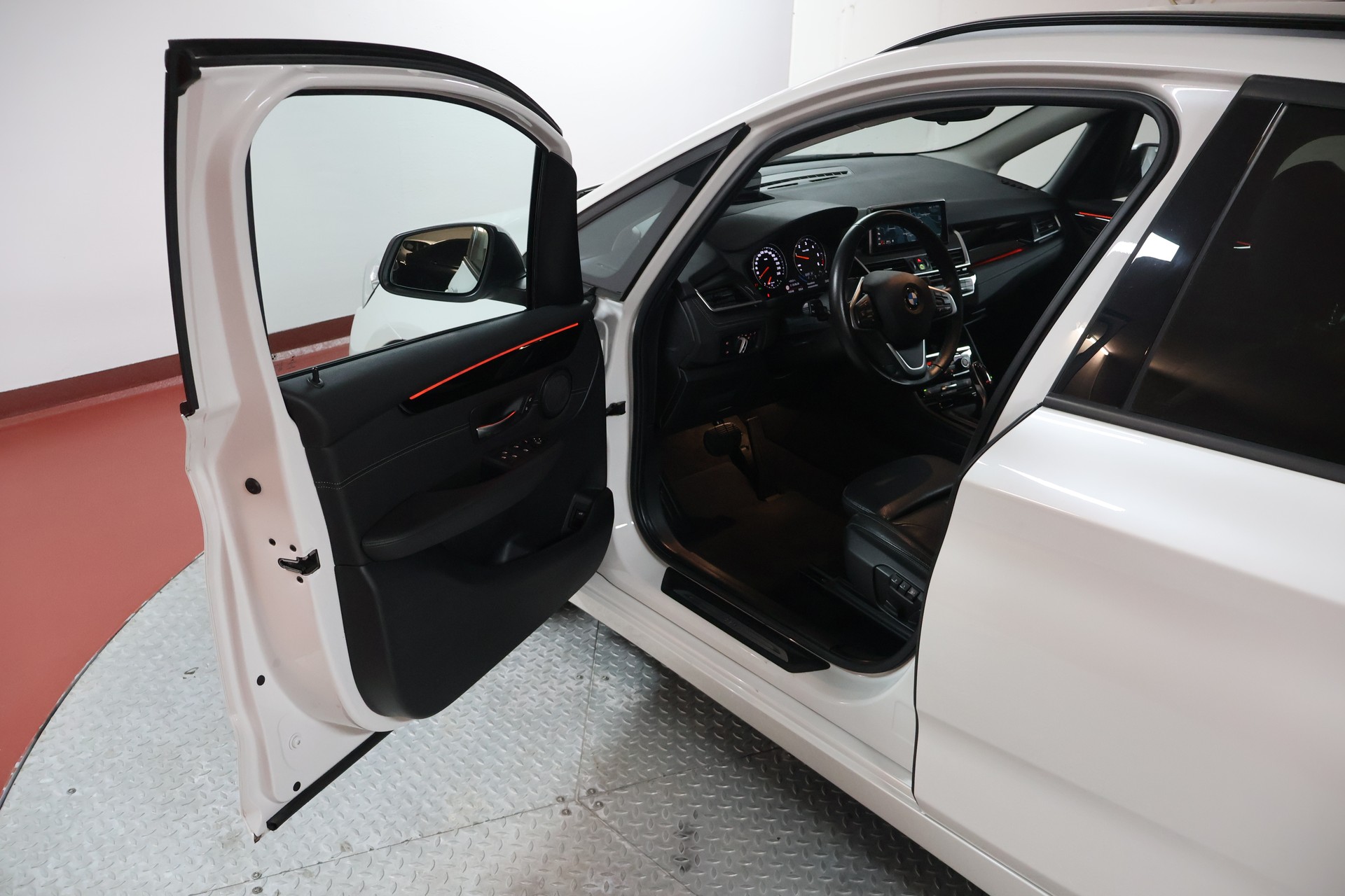 BMW 218d xDrive Active Tourer Steptronic Sport Line-image-4