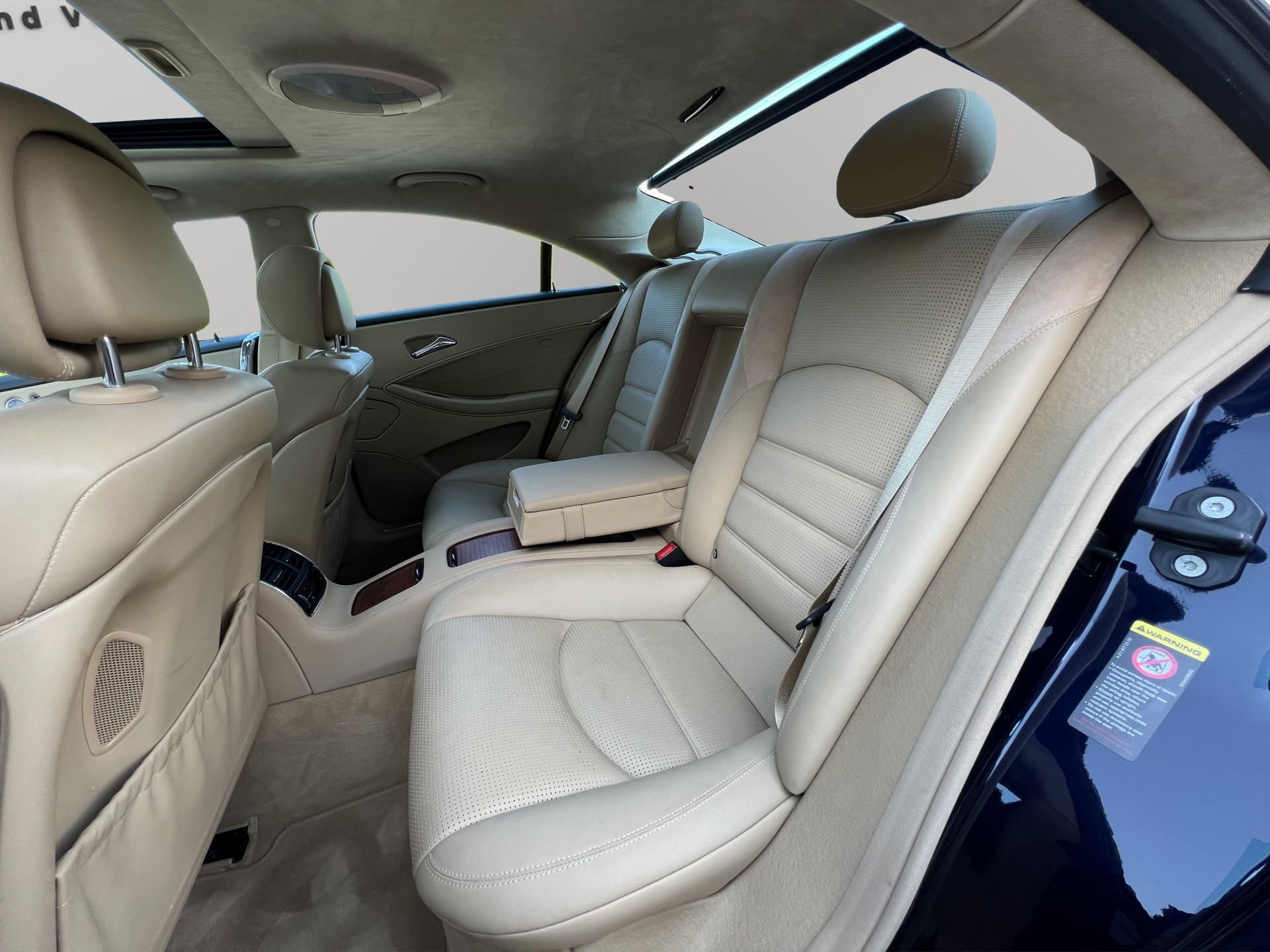 MERCEDES-BENZ CLS 63 AMG 7G-Tronic-image-10