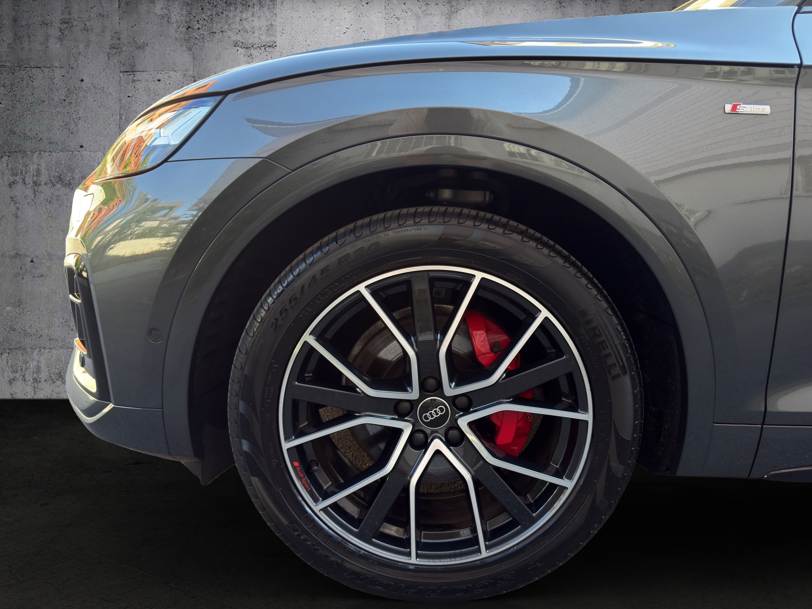 AUDI Q5 40 TDI Black Edition quattro S-tronic *CH-FZG. / Gratisservice / Werksgarantie*-image-2