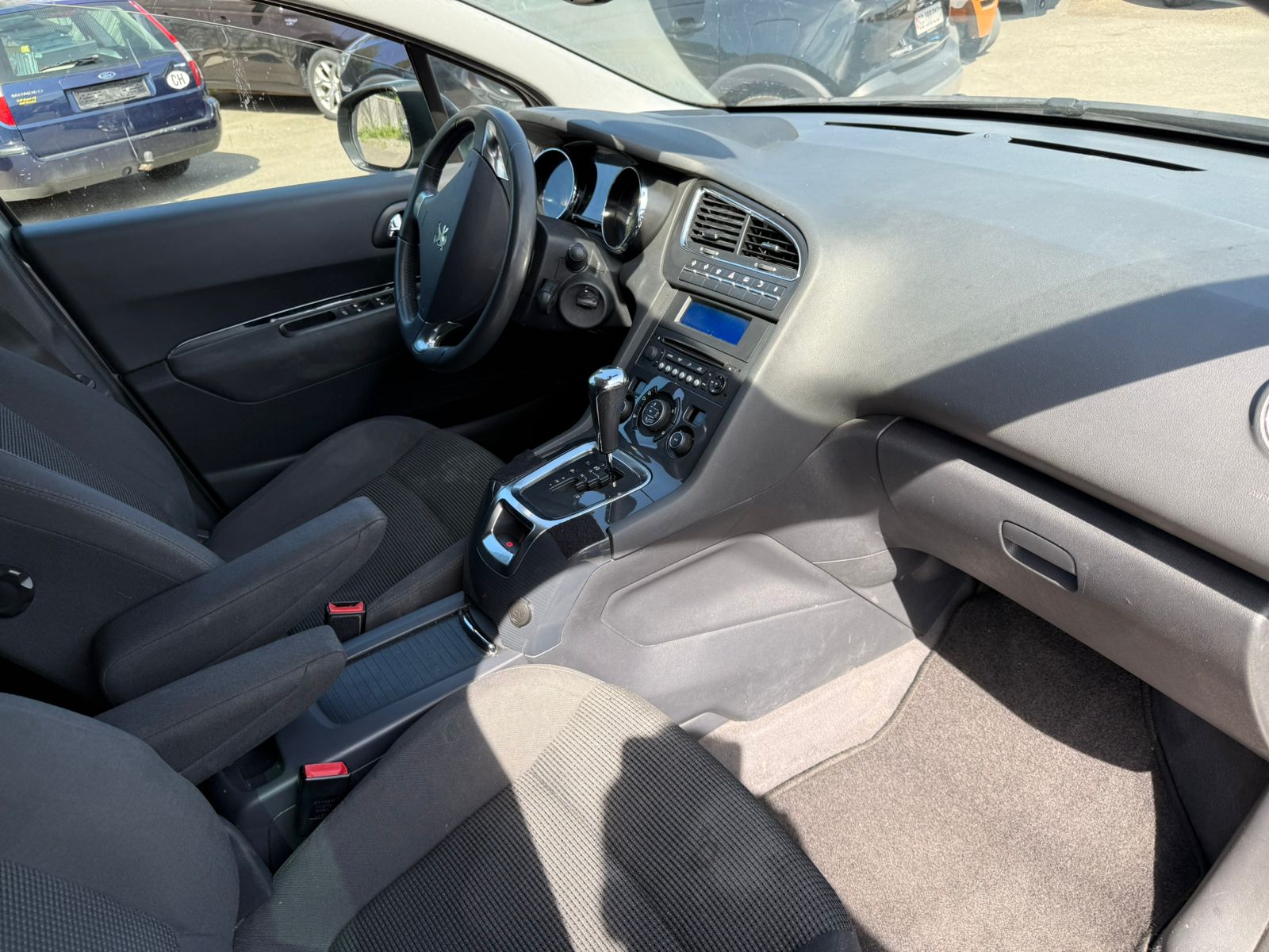PEUGEOT 5008 1.6 16V T Style Tiptronic-image-11