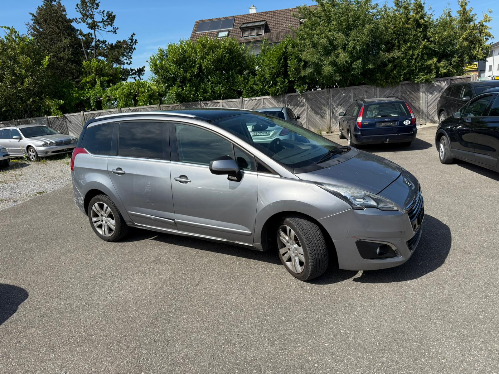 PEUGEOT 5008 1.6 16V T Style Tiptronic-image-2