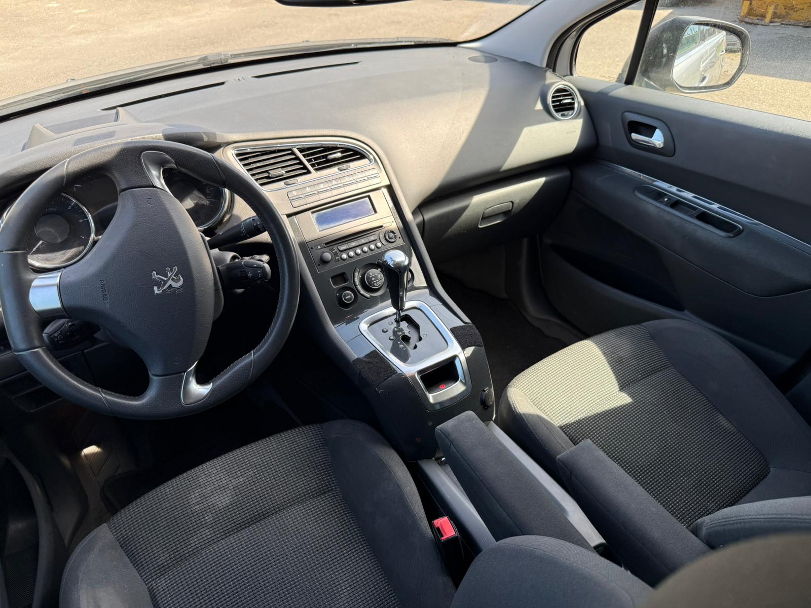 PEUGEOT 5008 1.6 16V T Style Tiptronic-image-8