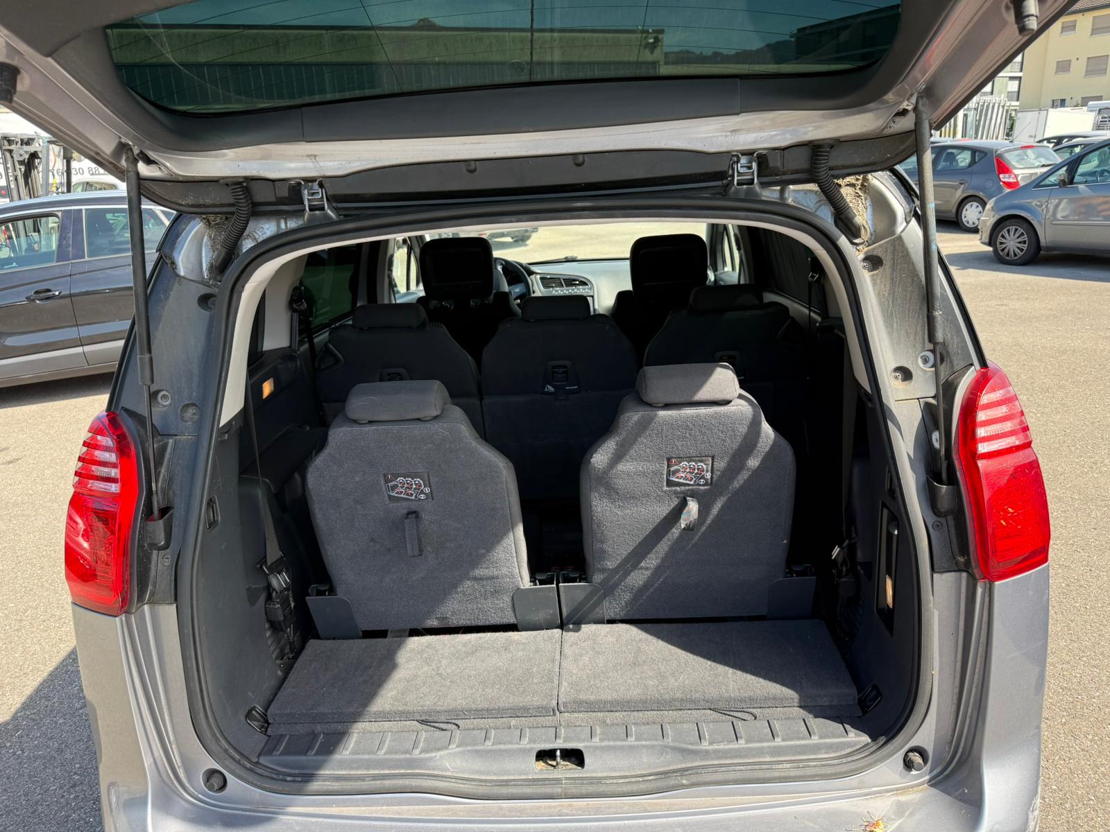 PEUGEOT 5008 1.6 16V T Style Tiptronic-image-10