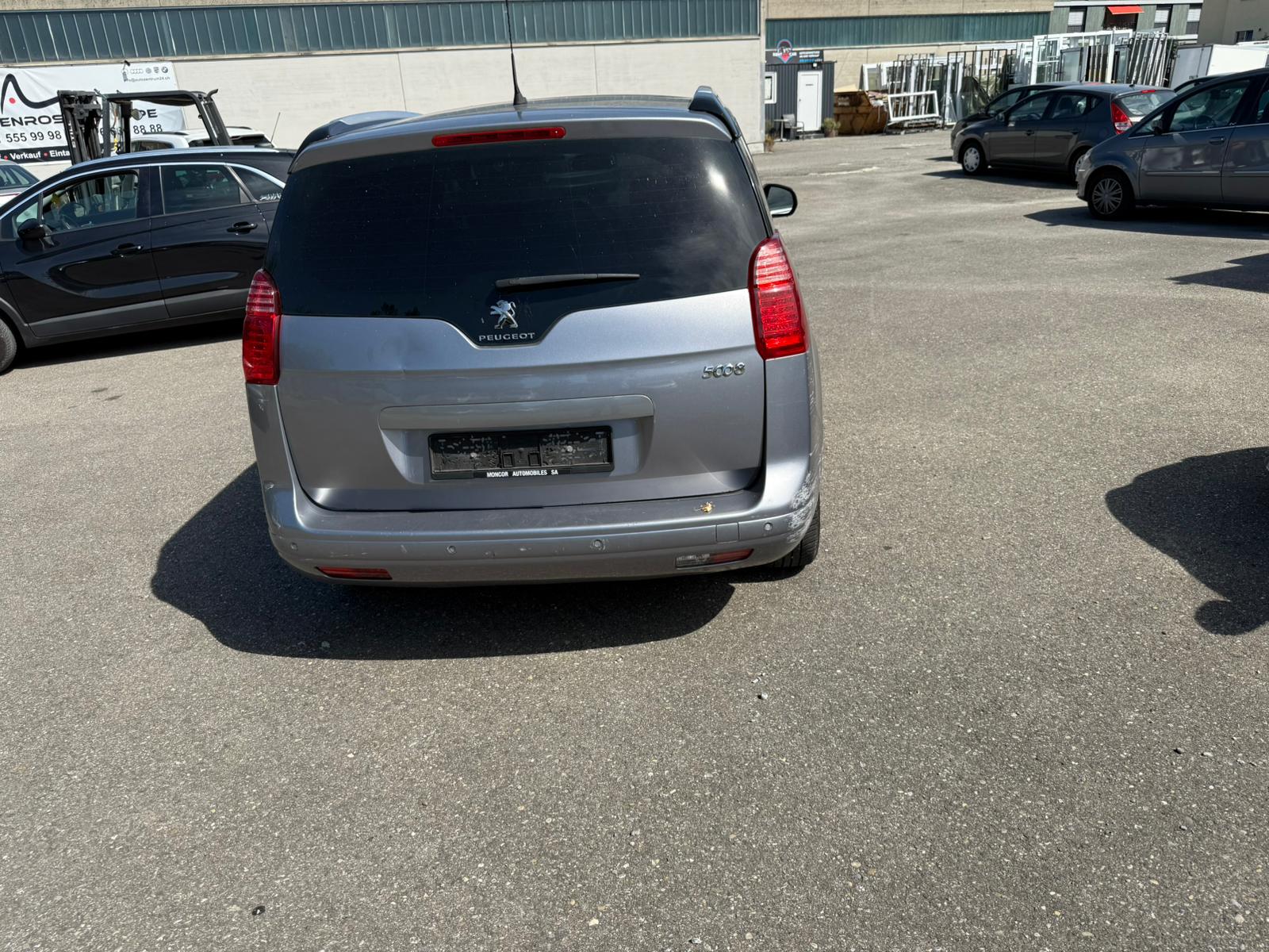 PEUGEOT 5008 1.6 16V T Style Tiptronic-image-5