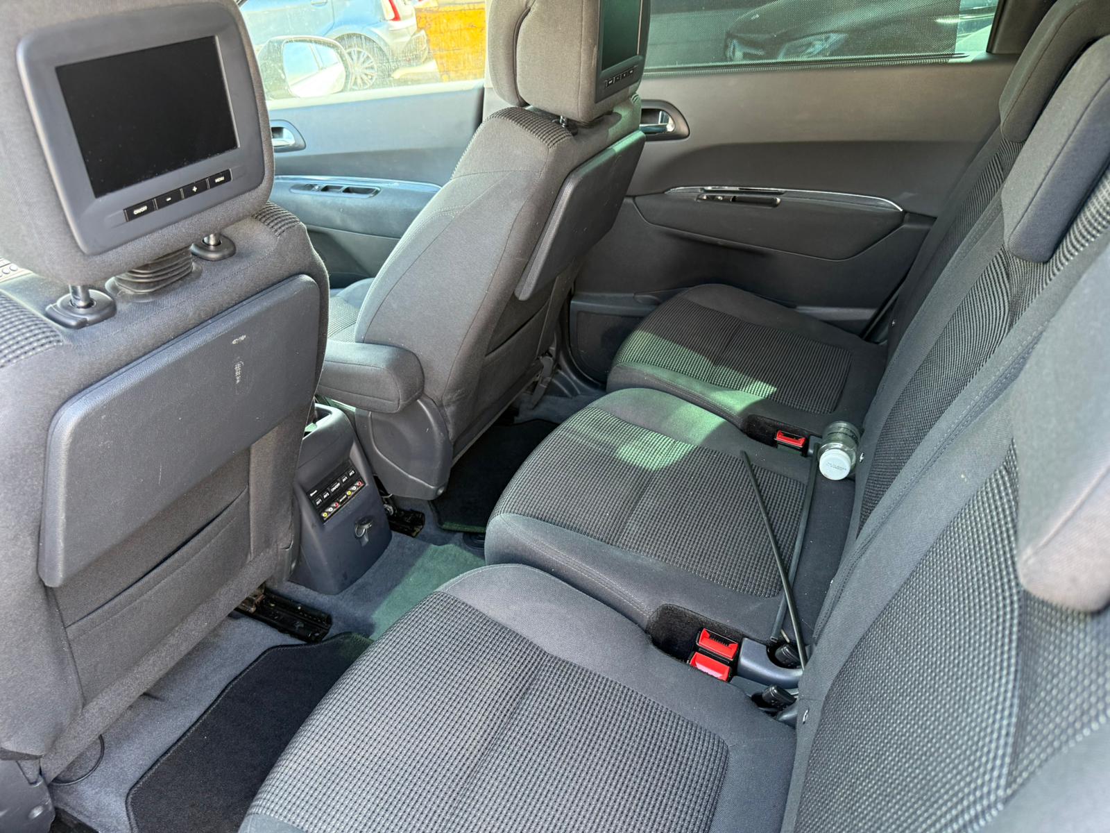 PEUGEOT 5008 1.6 16V T Style Tiptronic-image-9