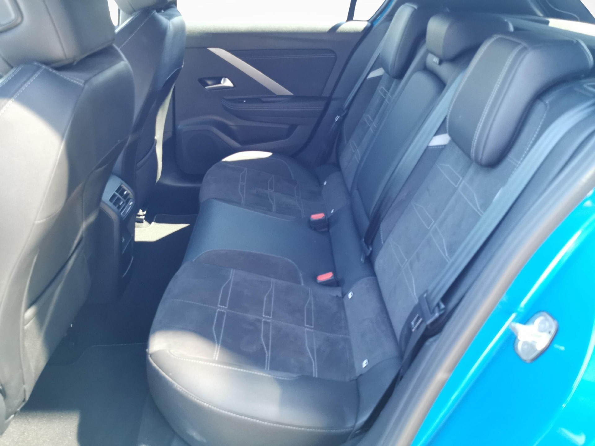 OPEL Astra 1.2 T 130 Swiss Premium-image-7