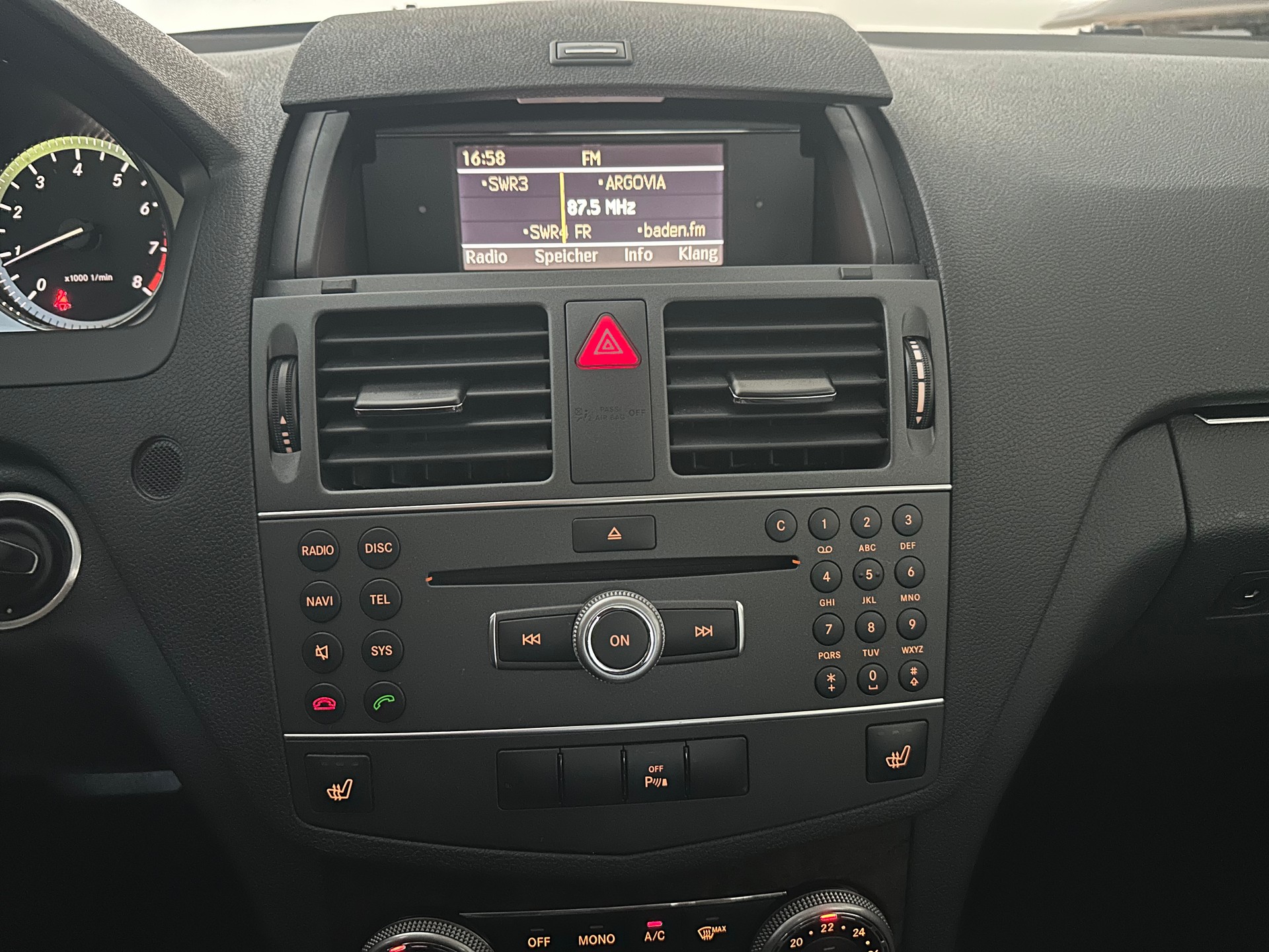 MERCEDES-BENZ C 250 CGI BlueEfficiency Avantgarde Automatic-image-7