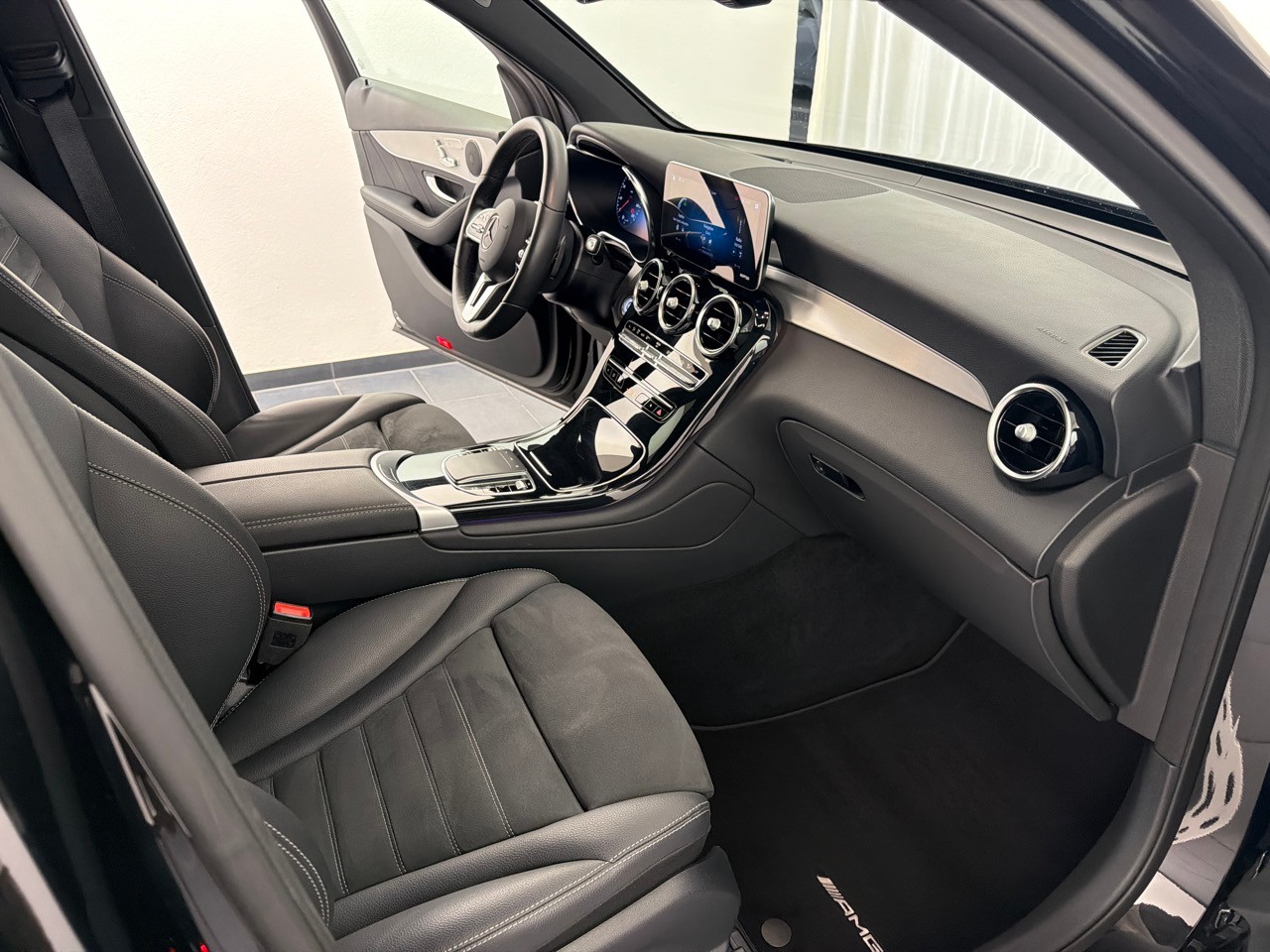 MERCEDES-BENZ GLC 220 d AMG Line 4Matic-image-8