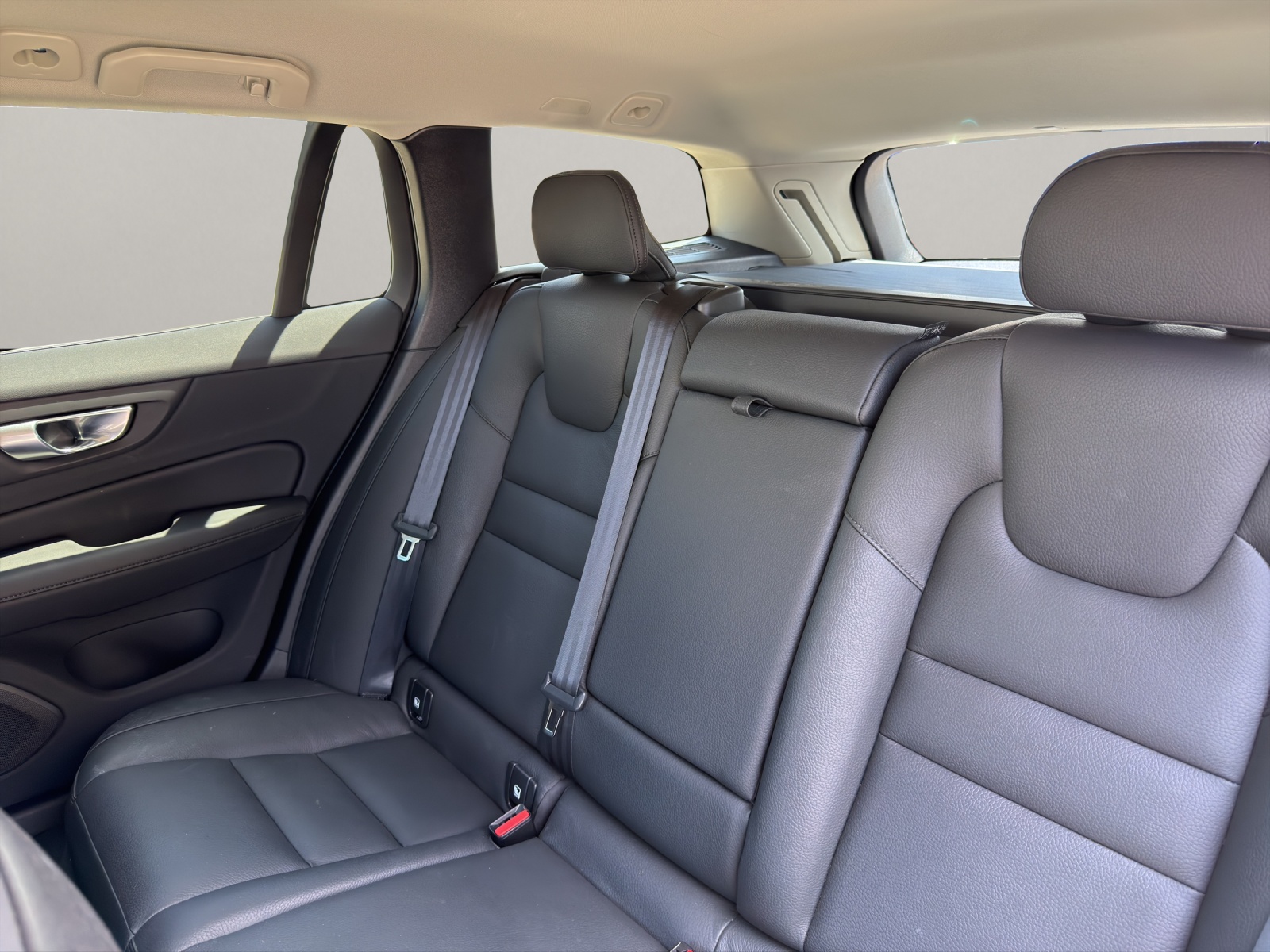 VOLVO V60 2.0 T6 TE Plus Dark eAWD .-image-11