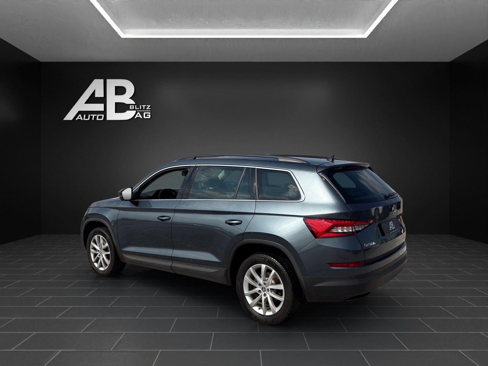 SKODA Kodiaq 2.0 TSI Style DSG 4x4 mit 180 PS * 7-Plätzer *-image-2