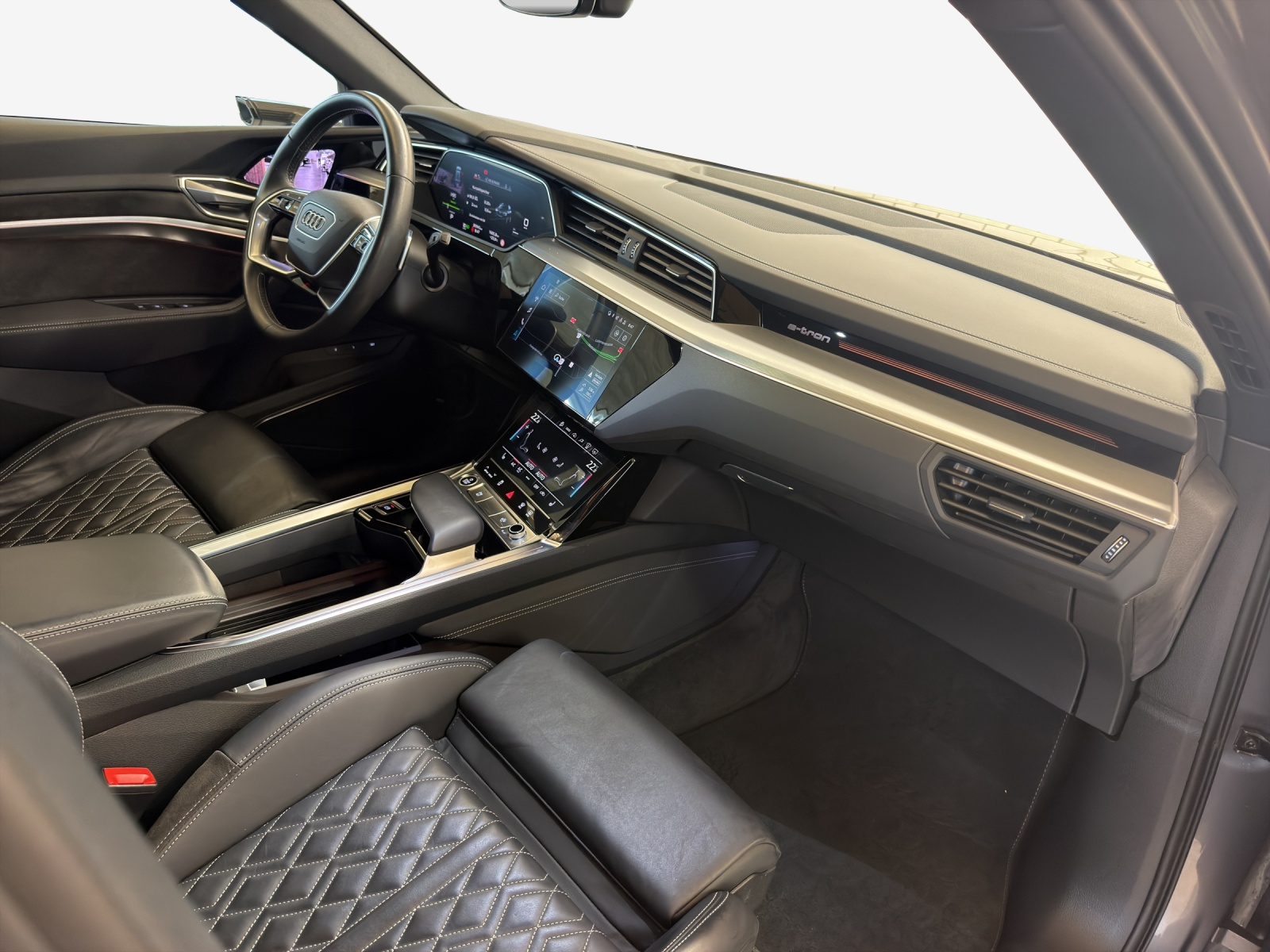 AUDI e-tron 55 Advanced quattro-image-14