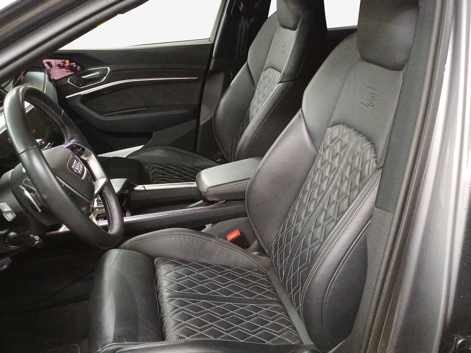 AUDI e-tron 55 Advanced quattro-image-8