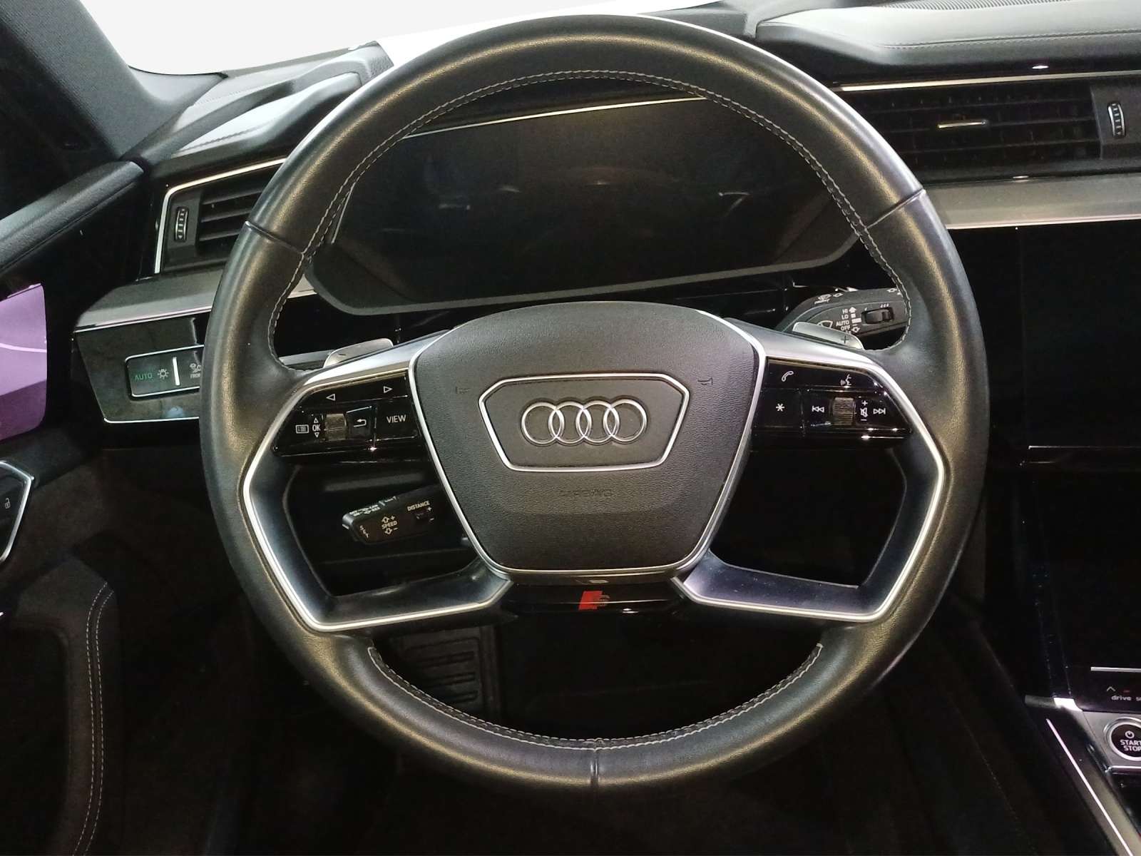 AUDI e-tron 55 Advanced quattro-image-10
