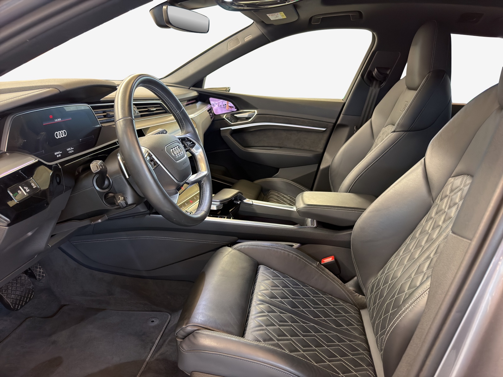AUDI e-tron 55 Advanced quattro-image-8
