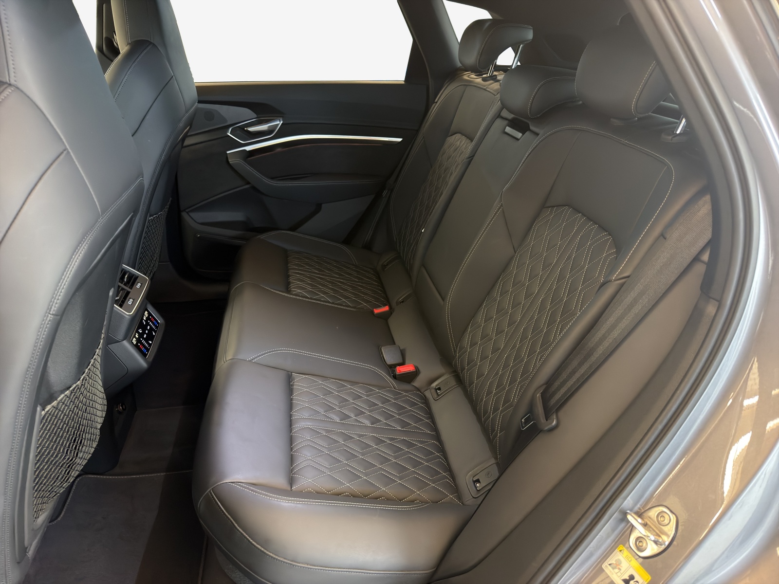 AUDI e-tron 55 Advanced quattro-image-12