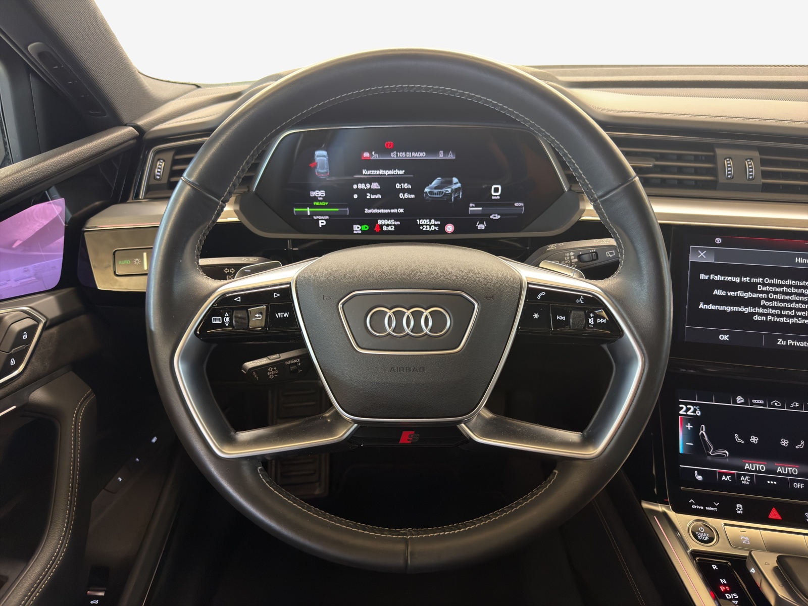 AUDI e-tron 55 Advanced quattro-image-10