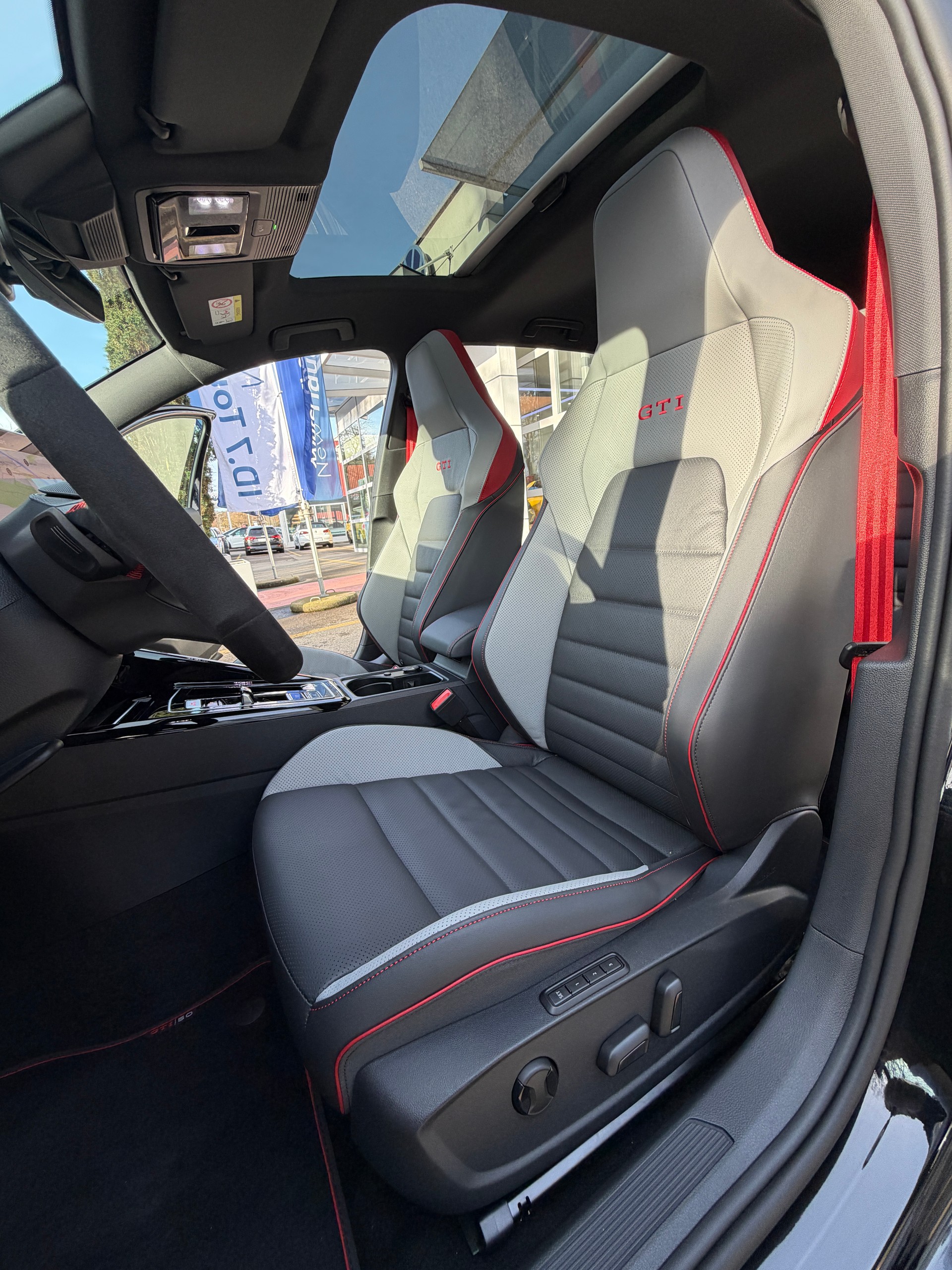VW Golf 2.0 TSI GTI Edition 50 DSG-image-11
