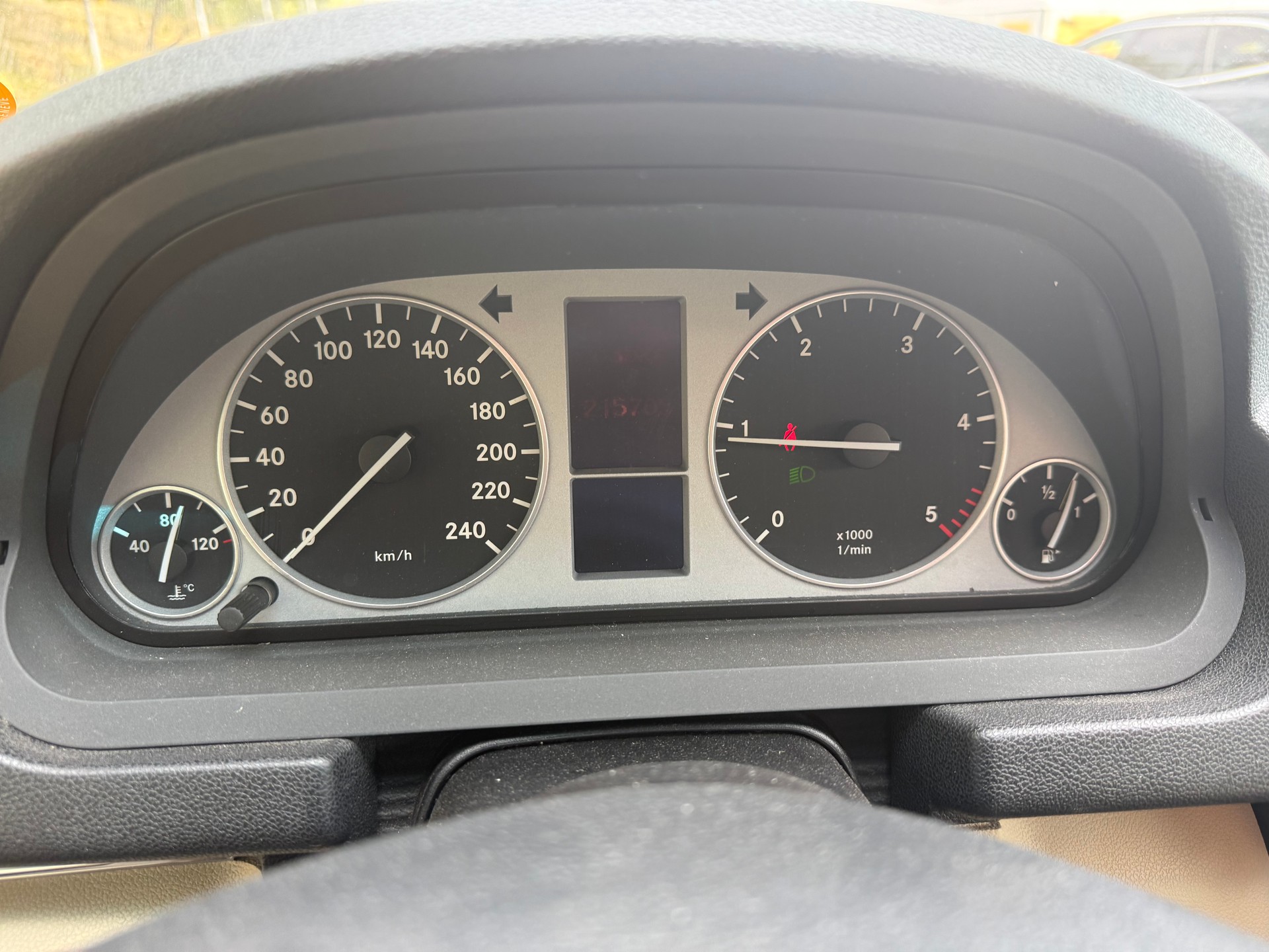 MERCEDES-BENZ B 200 CDI-image-8