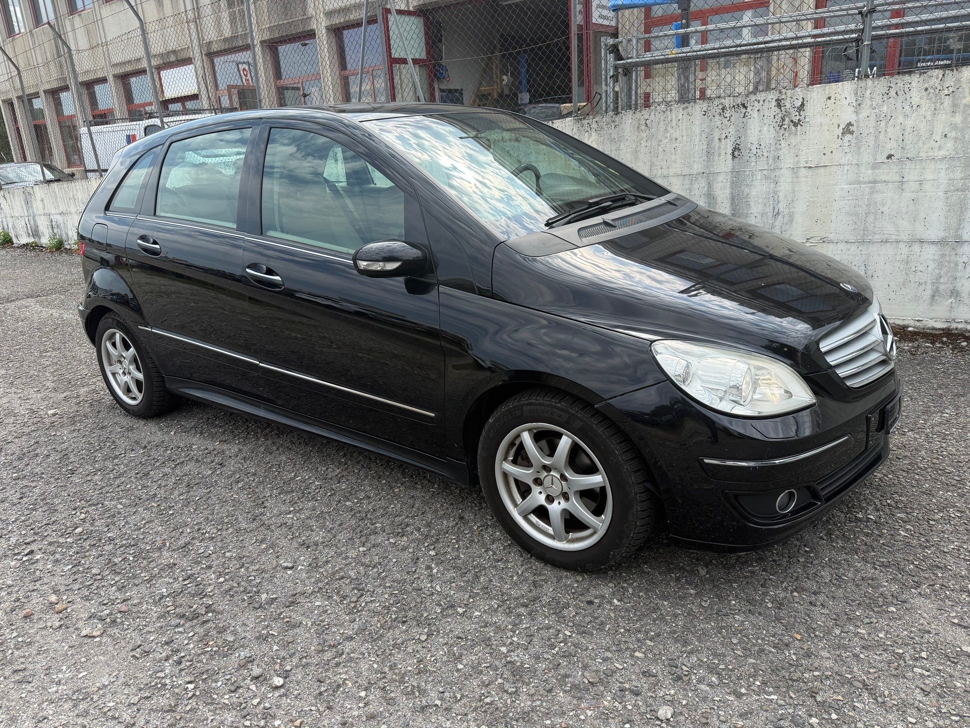 MERCEDES-BENZ B 200 CDI-image-2