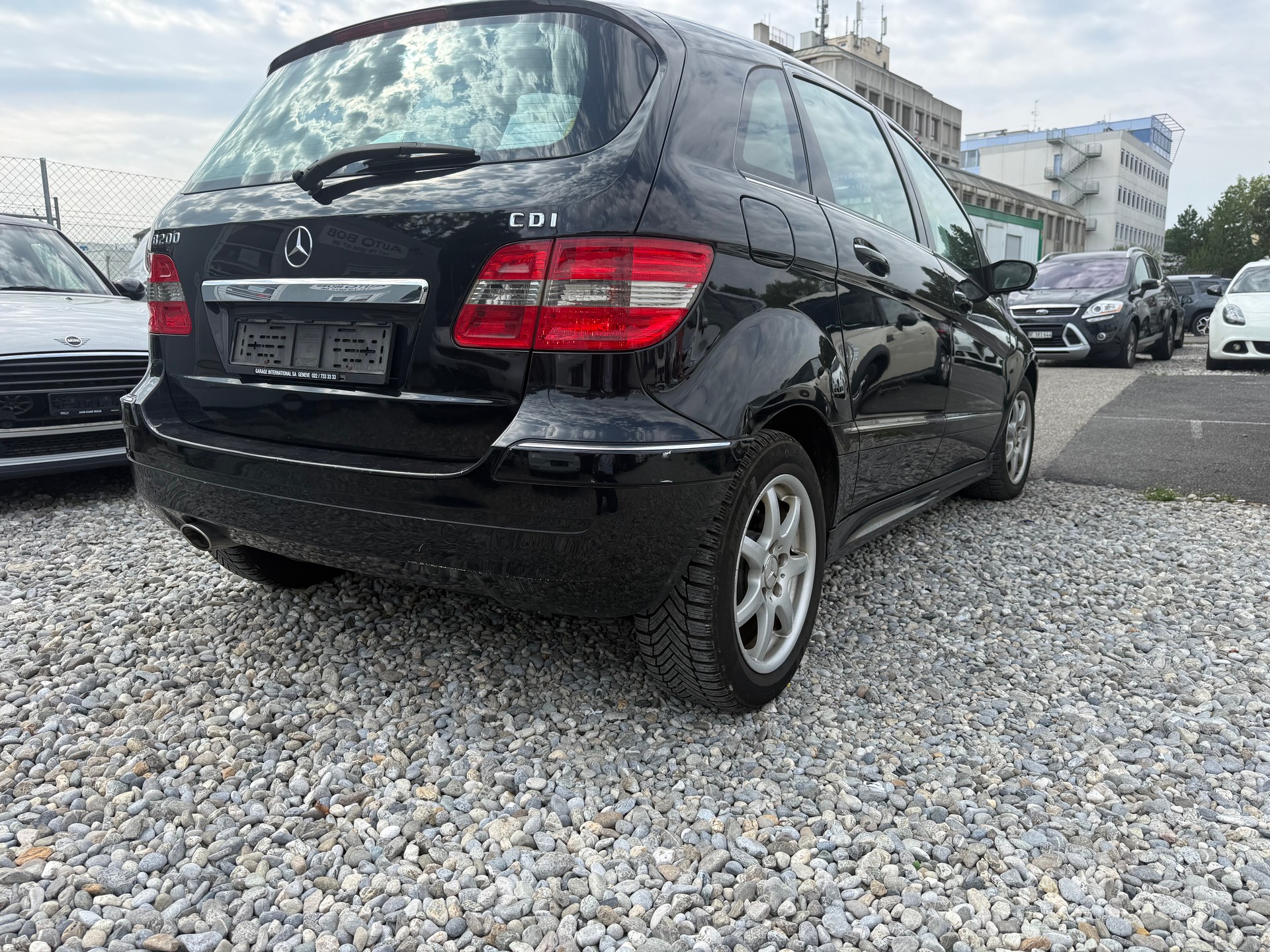 MERCEDES-BENZ B 200 CDI-image-9