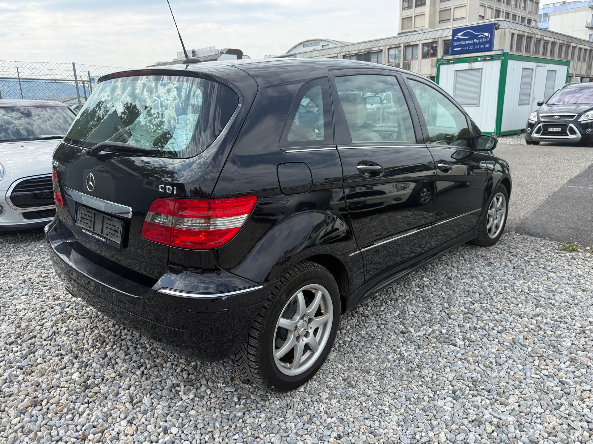 MERCEDES-BENZ B 200 CDI-image-11