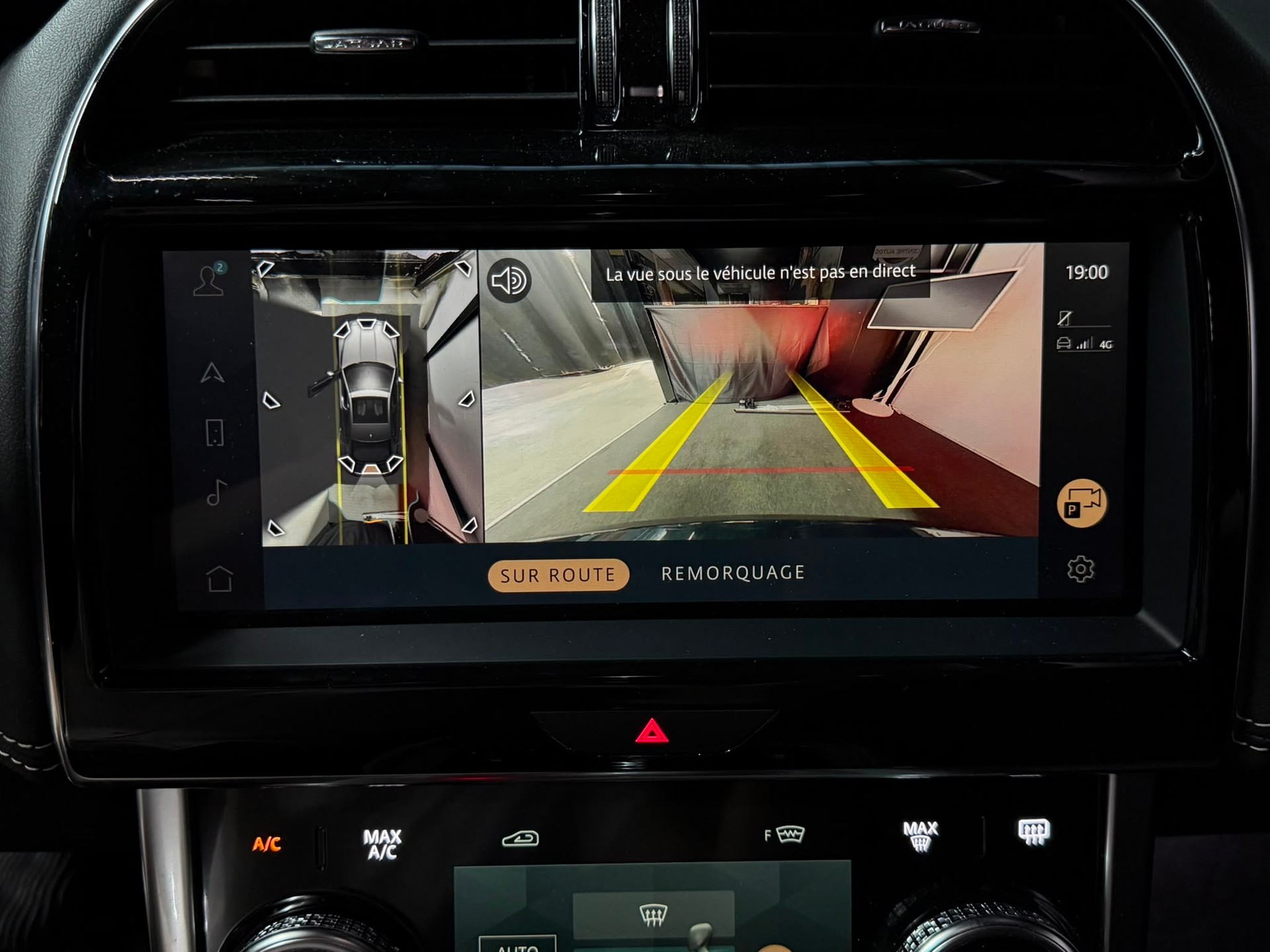 JAGUAR XE 2.0 R-Dynamic S P300 AWD Automat / ALL BLACK / CH- AUTO / FULL OPTIONS /-image-22
