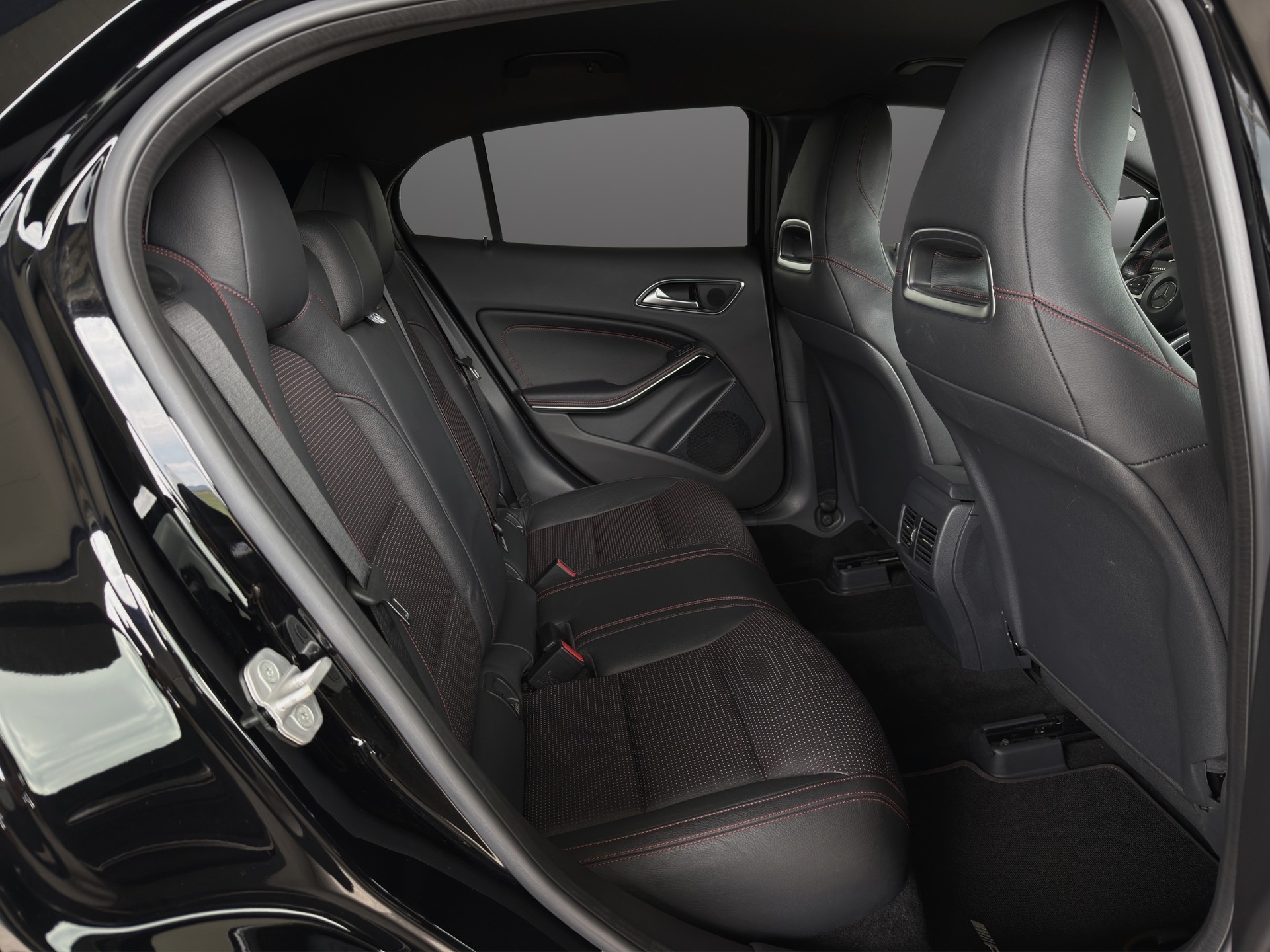 MERCEDES-BENZ GLA 250 AMG Line 4Matic 7G-DCT-image-8