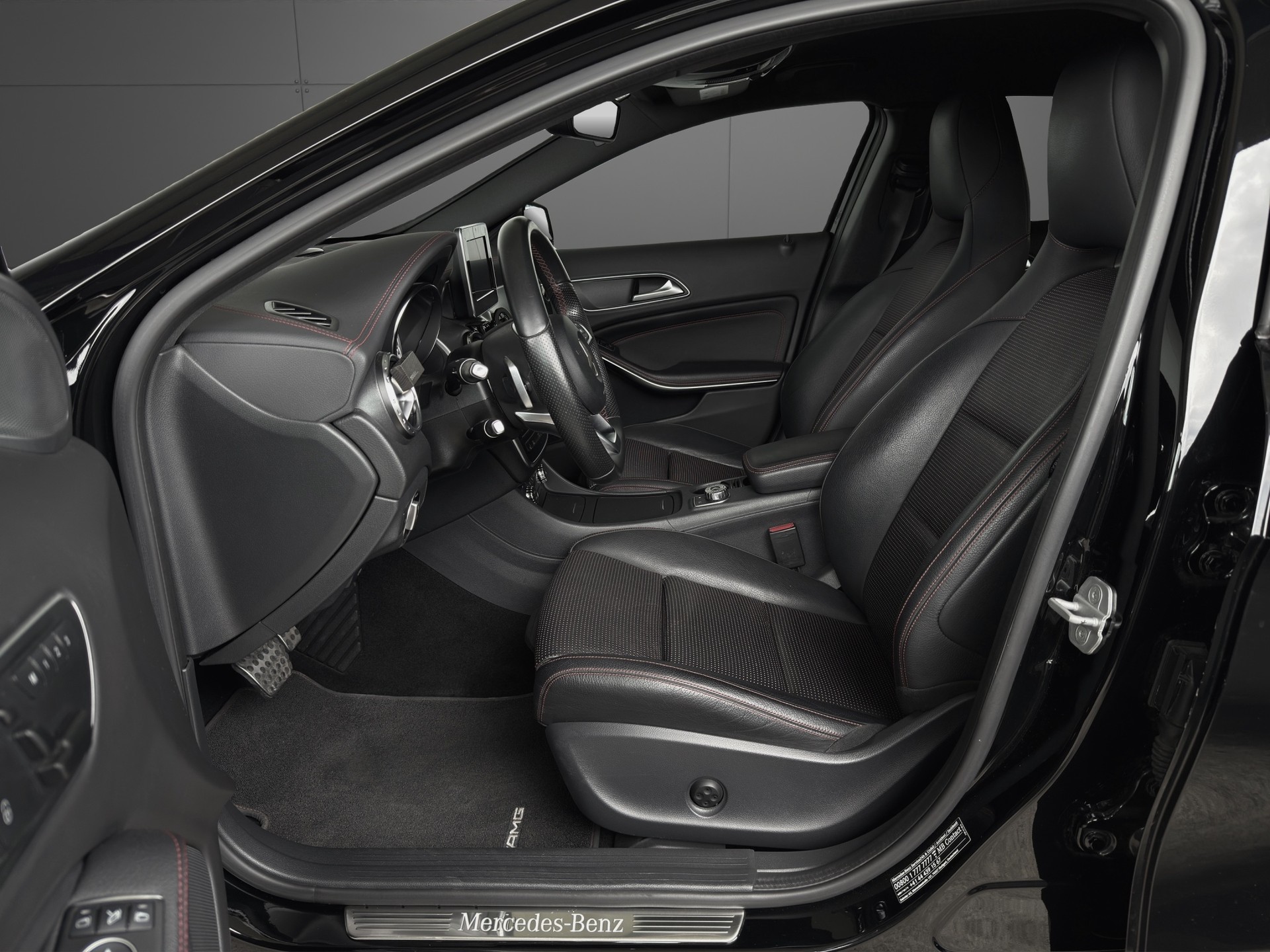 MERCEDES-BENZ GLA 250 AMG Line 4Matic 7G-DCT-image-5