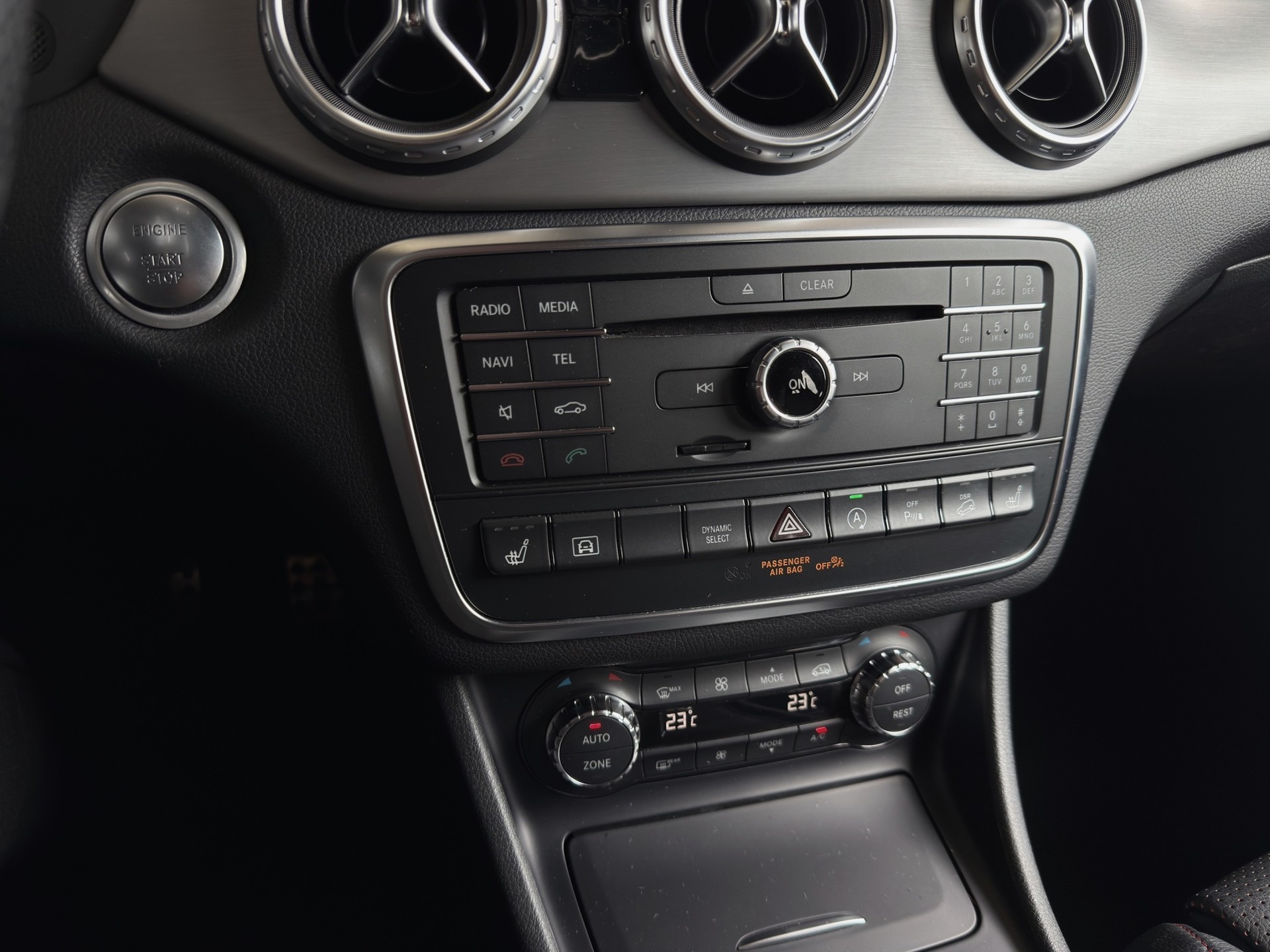 MERCEDES-BENZ GLA 250 AMG Line 4Matic 7G-DCT-image-13