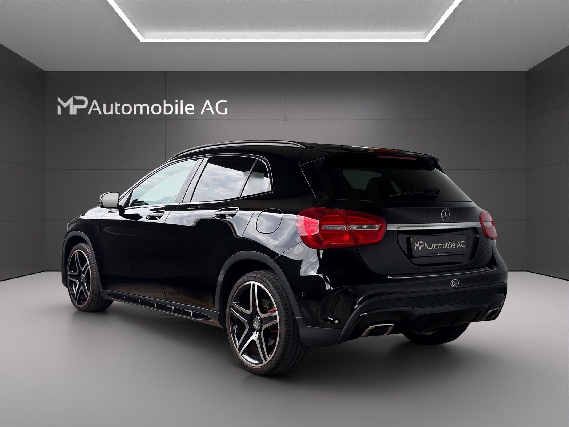 MERCEDES-BENZ GLA 250 AMG Line 4Matic 7G-DCT-image-4