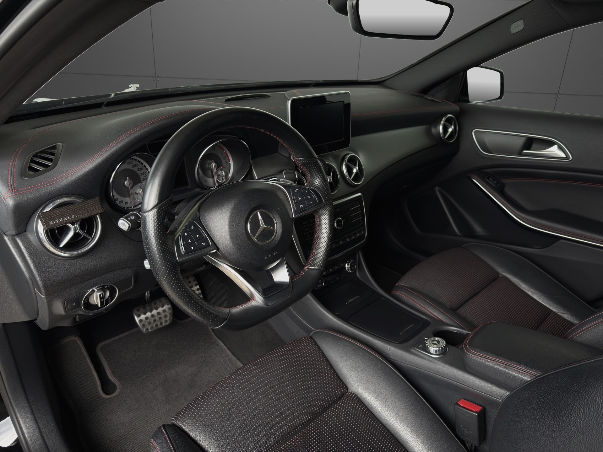 MERCEDES-BENZ GLA 250 AMG Line 4Matic 7G-DCT-image-6