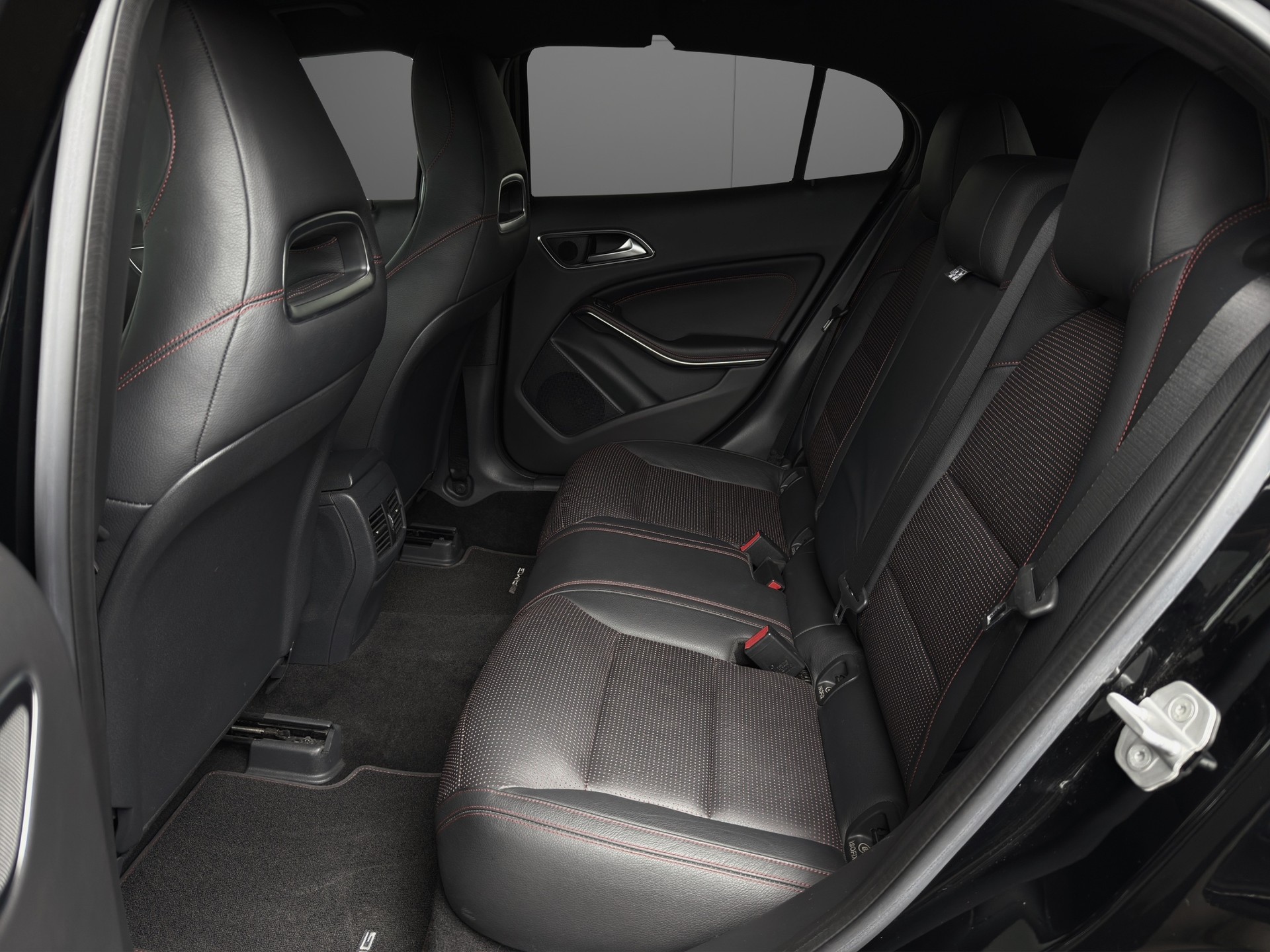 MERCEDES-BENZ GLA 250 AMG Line 4Matic 7G-DCT-image-7