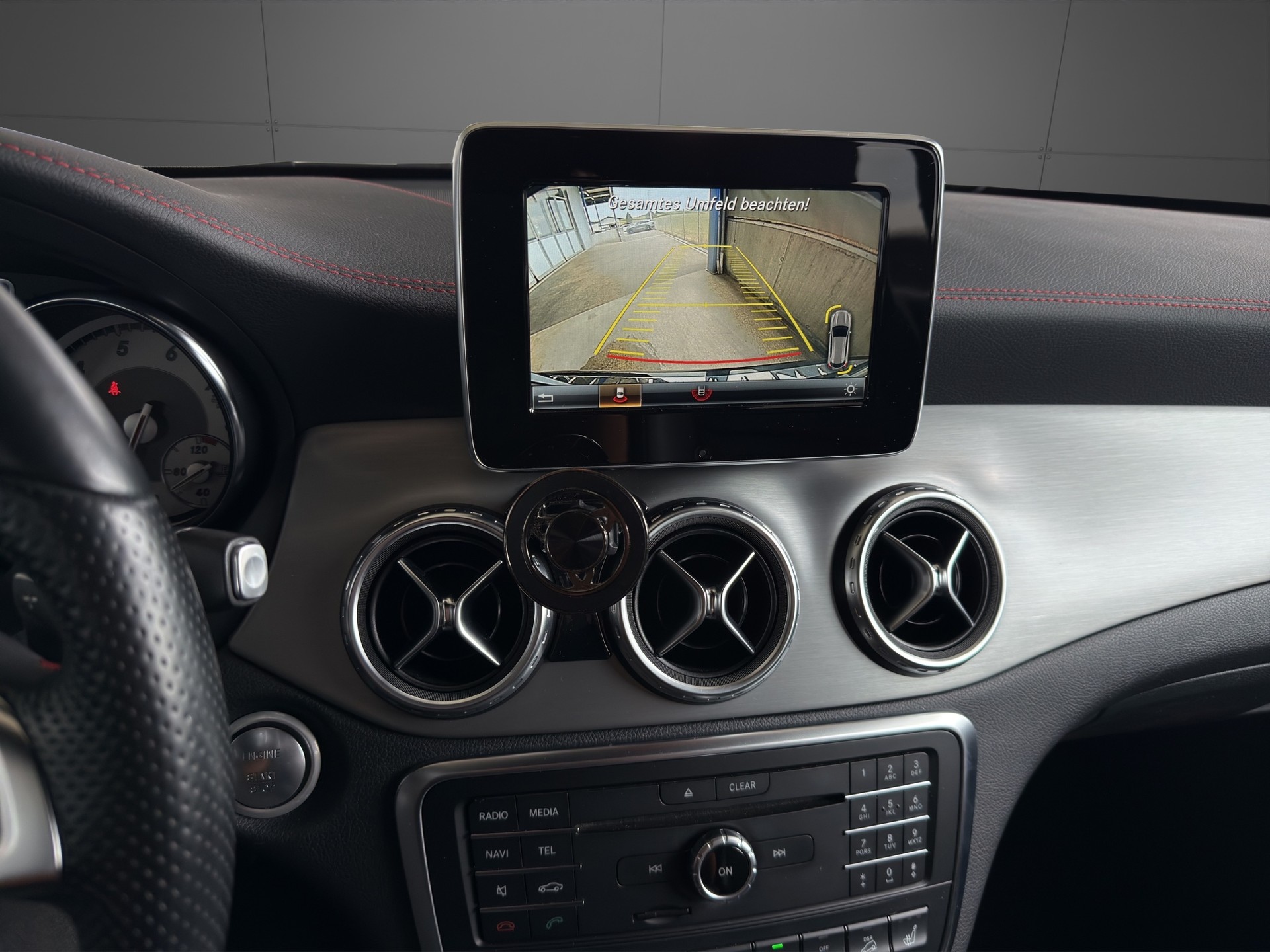 MERCEDES-BENZ GLA 250 AMG Line 4Matic 7G-DCT-image-11