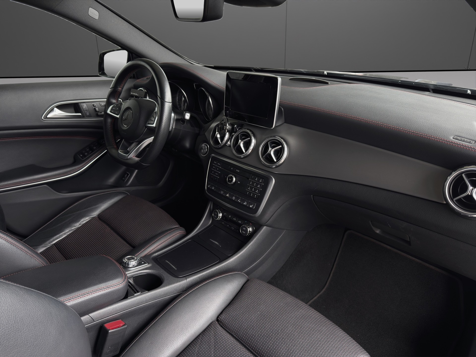 MERCEDES-BENZ GLA 250 AMG Line 4Matic 7G-DCT-image-10