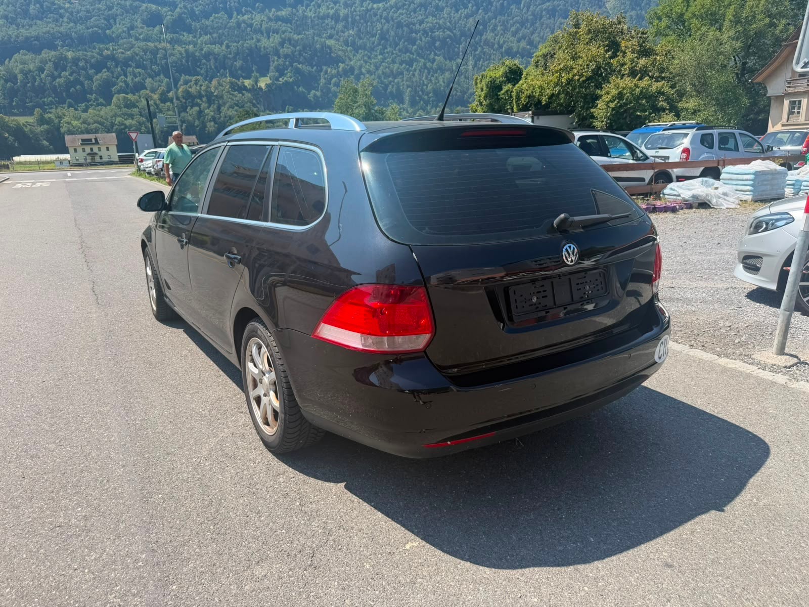 VW Golf Variant 1.9 TDI Comfortline 4Motion-image-2