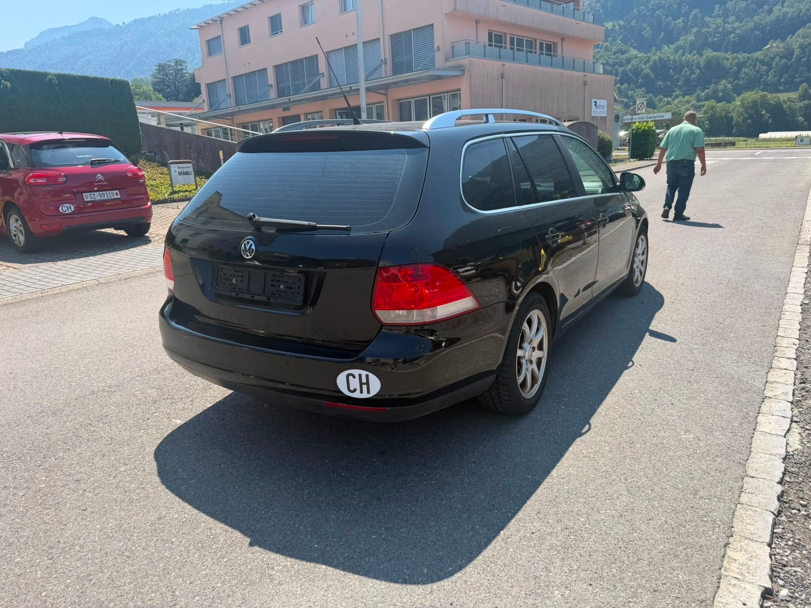 VW Golf Variant 1.9 TDI Comfortline 4Motion-image-3