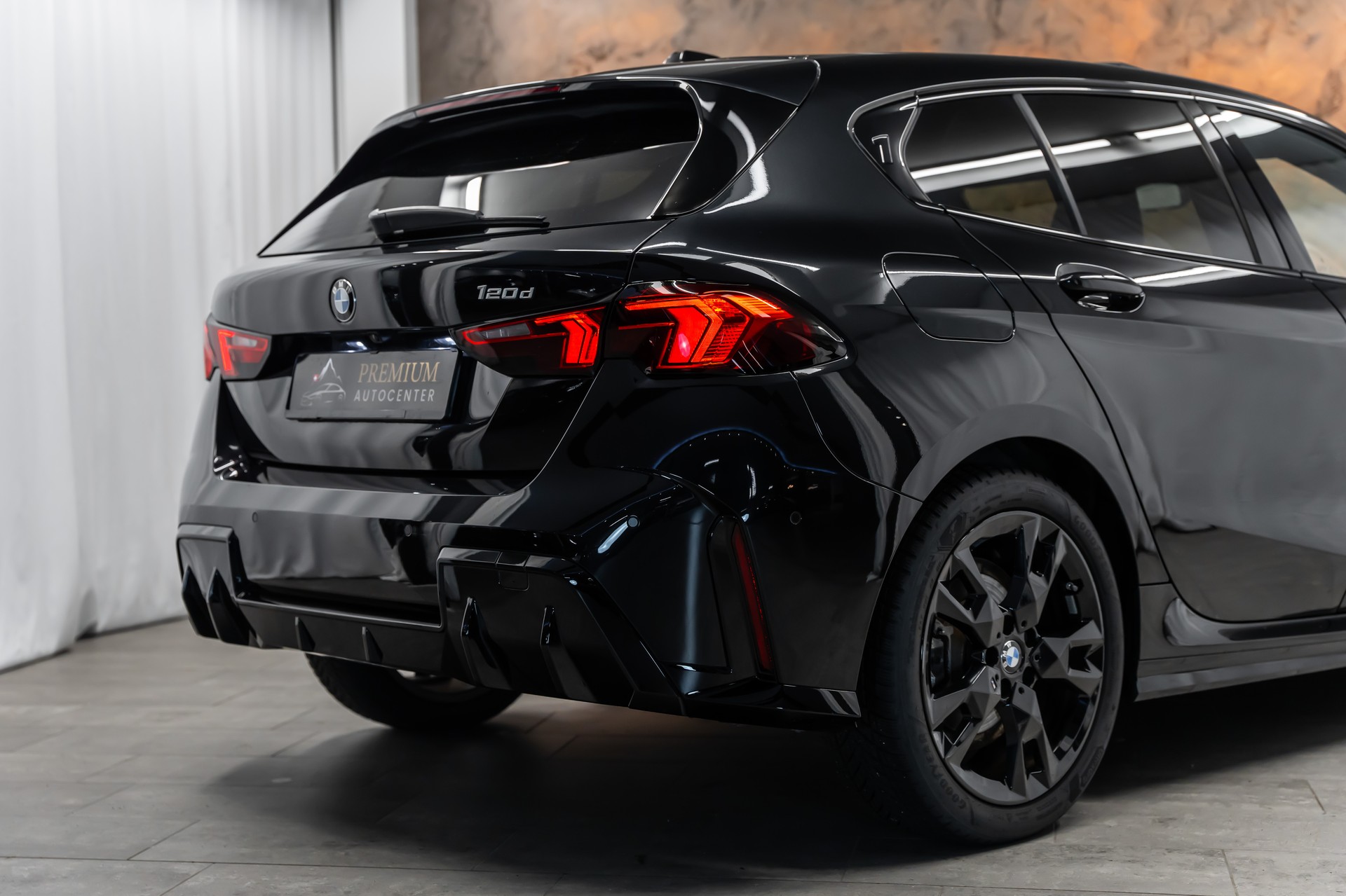 BMW 120d M Sport Steptronic *Facelift*360°*Head-Up*Panorama*-image-8