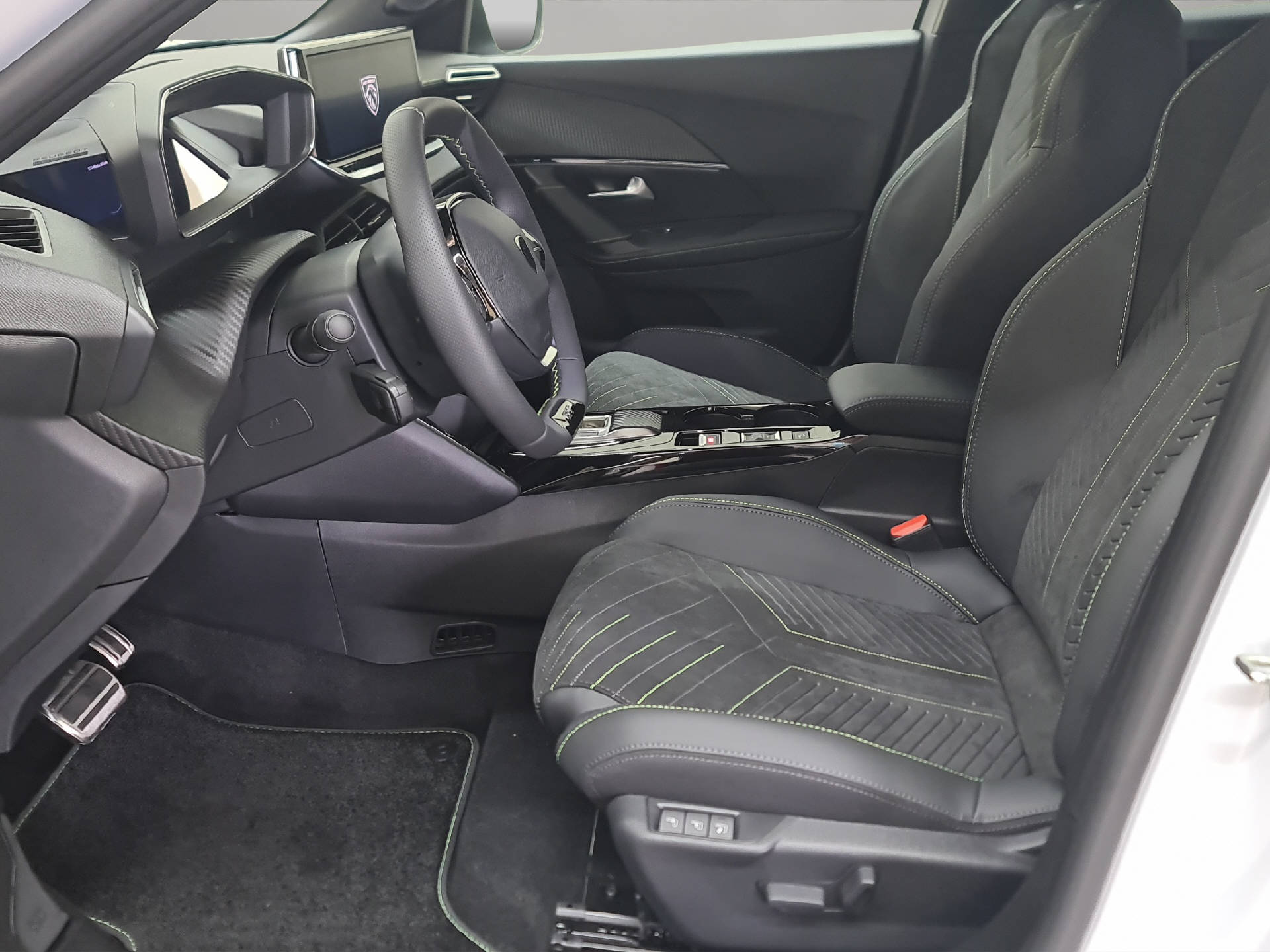 PEUGEOT 2008 1.2 Hybrid 145 GT Exclusive-image-5
