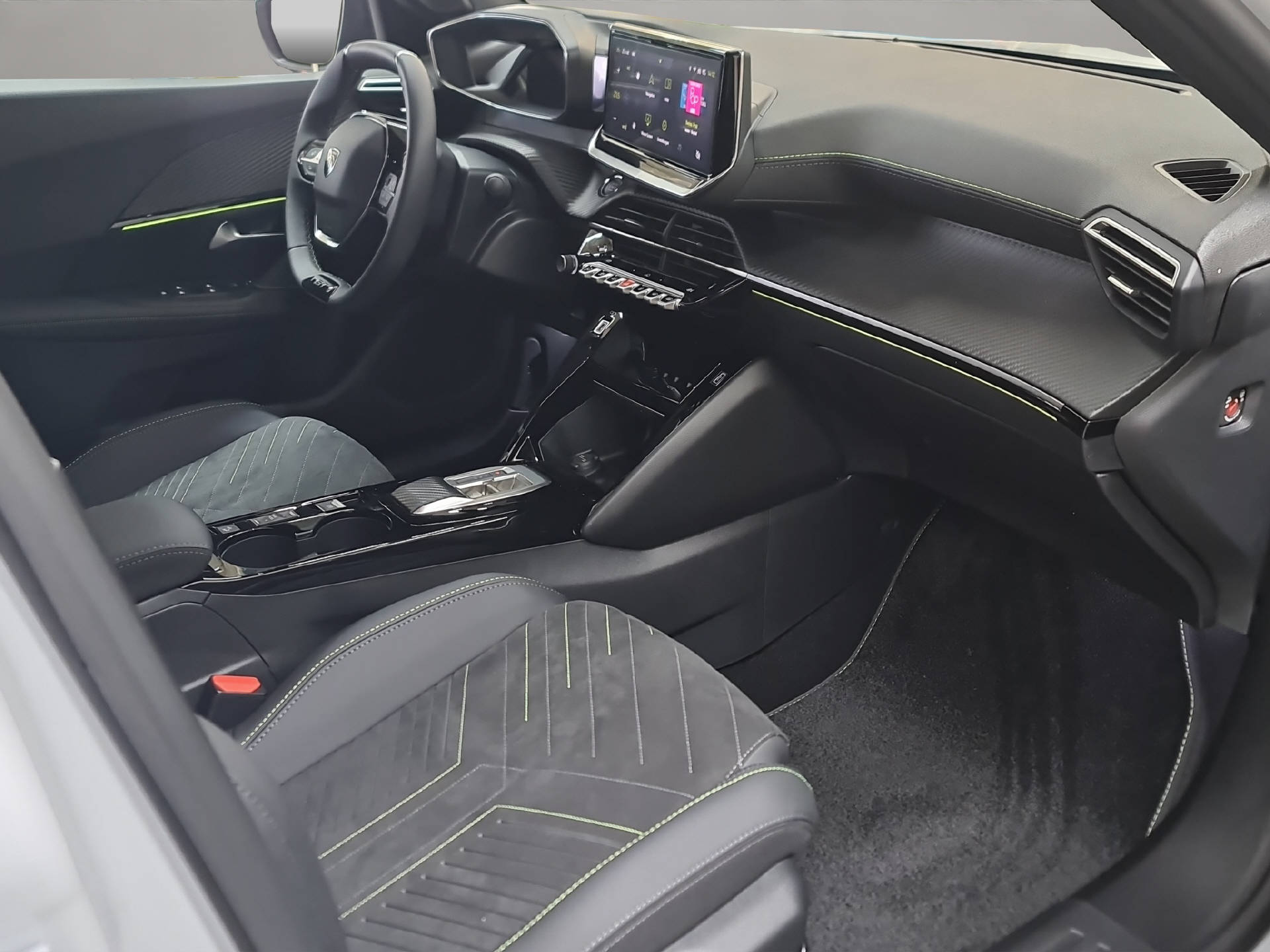 PEUGEOT 2008 1.2 Hybrid 145 GT Exclusive-image-10