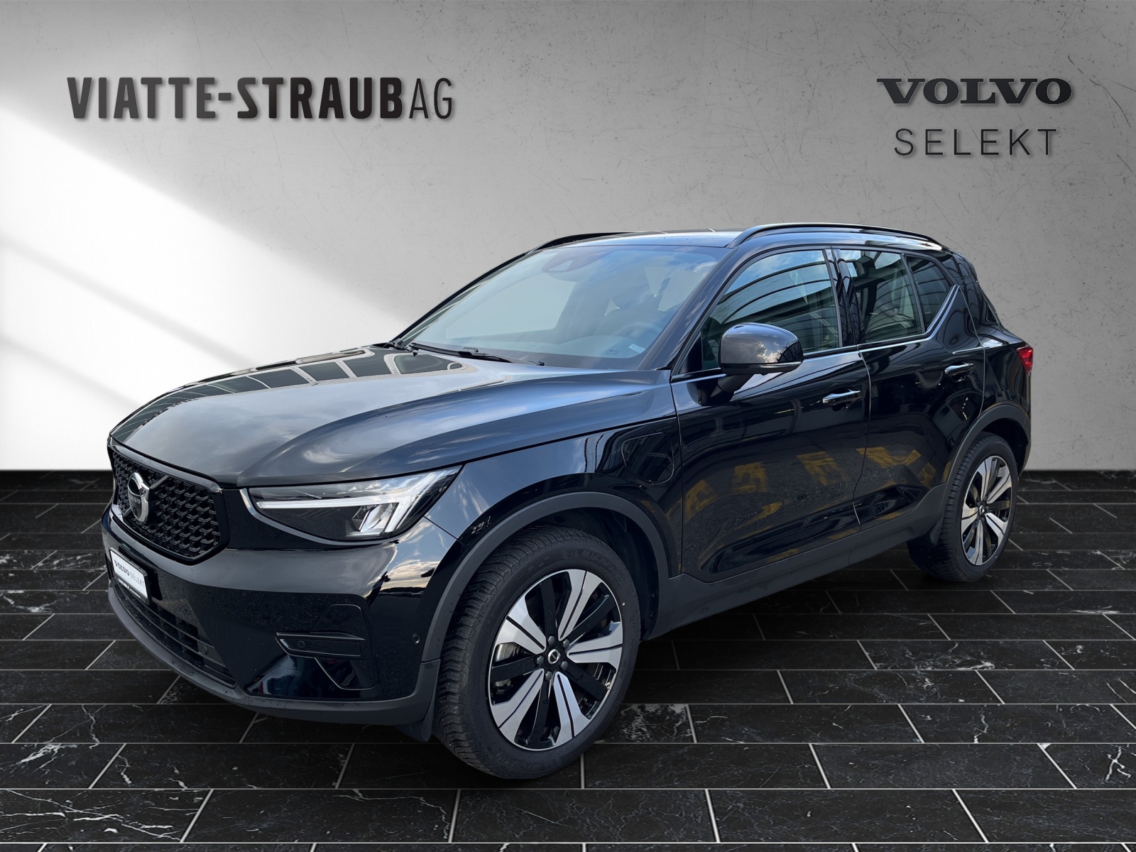 VOLVO XC40 1.5 T4 PiH Plus Dark-image-0