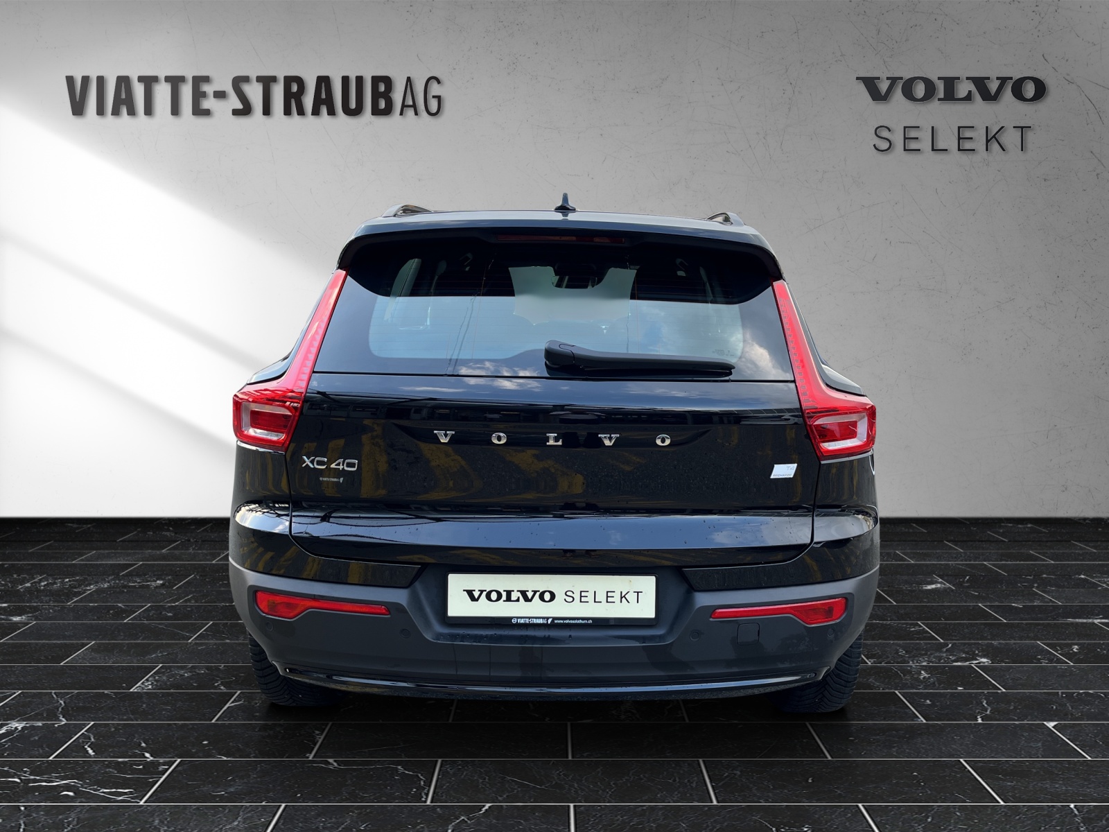 VOLVO XC40 1.5 T4 PiH Plus Dark-image-4