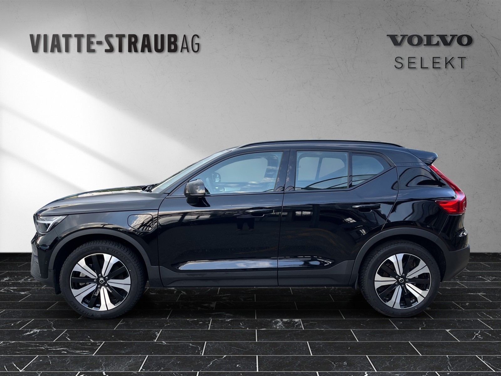 VOLVO XC40 1.5 T4 PiH Plus Dark-image-2